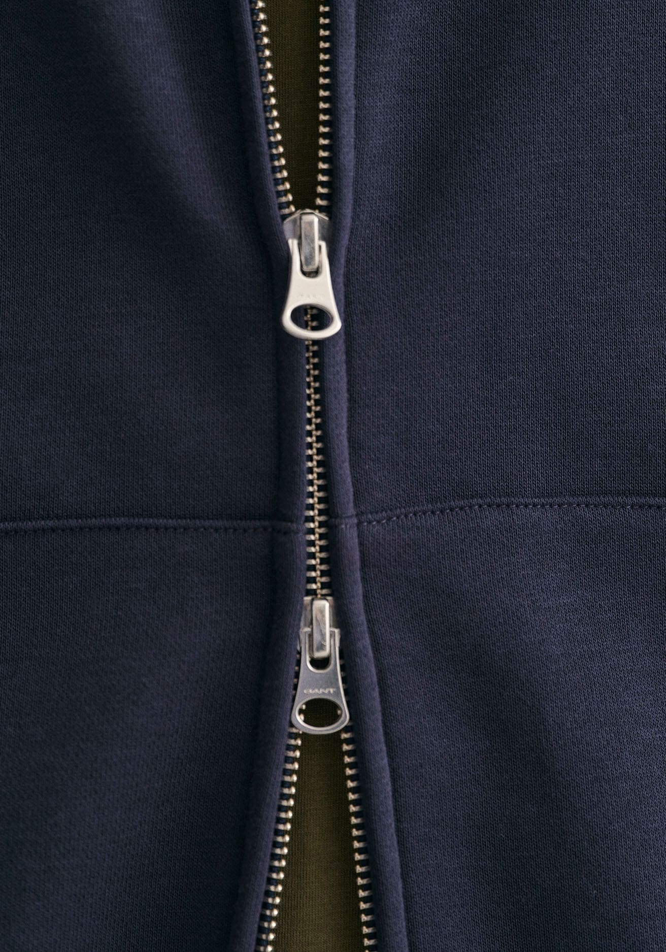Gant Sweatjacke »REG SHIELD FULL ZIP SWEAT«, mit Logostickerei auf der Brust