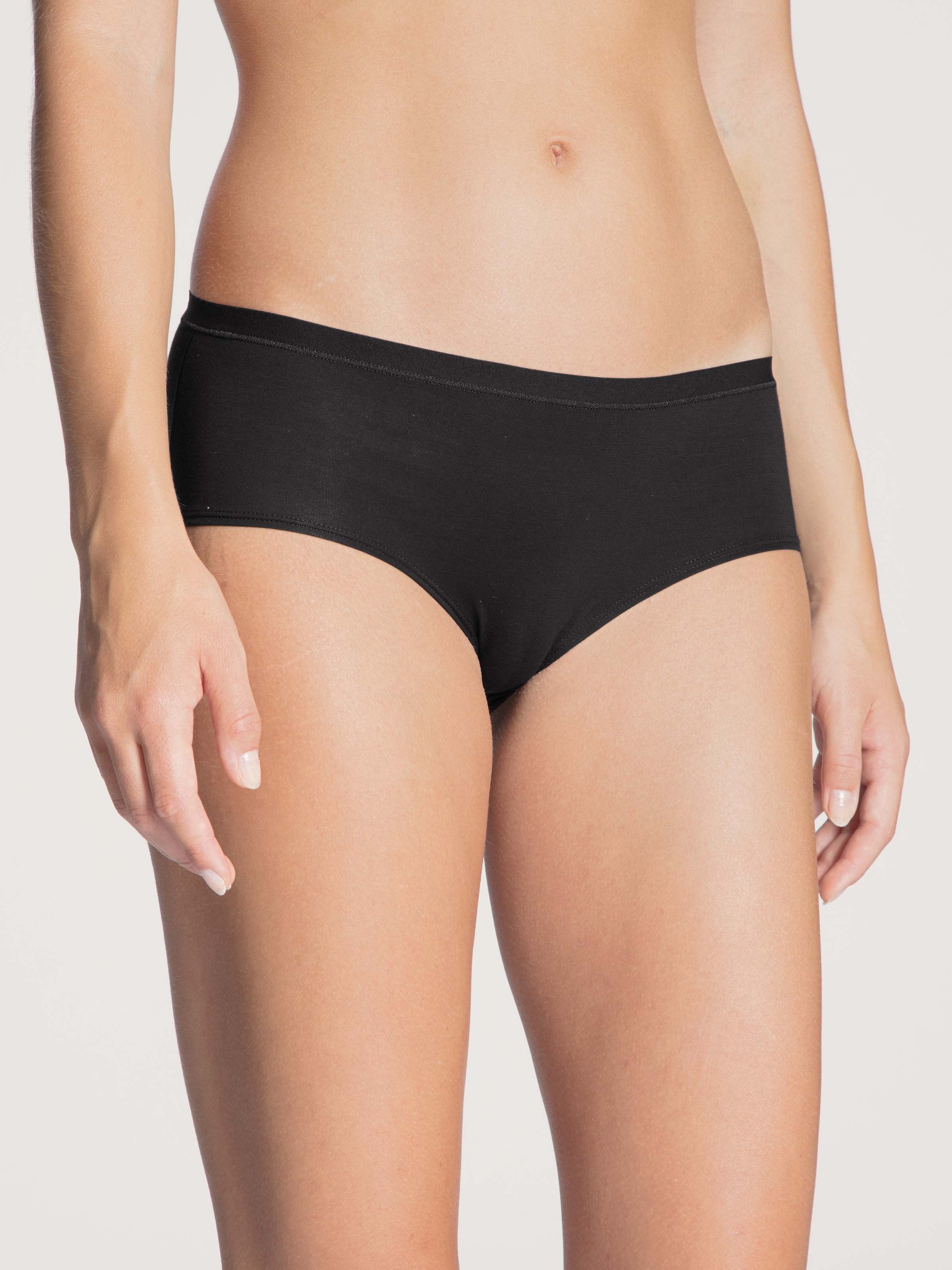 CALIDA Damen Panty "Natural Comfort", Gr. XS, schwarz, Single Jersey, Obermaterial: 92% Baumwolle, 8% Elasthan, unifarben, Unterhosen, mit low-cut
