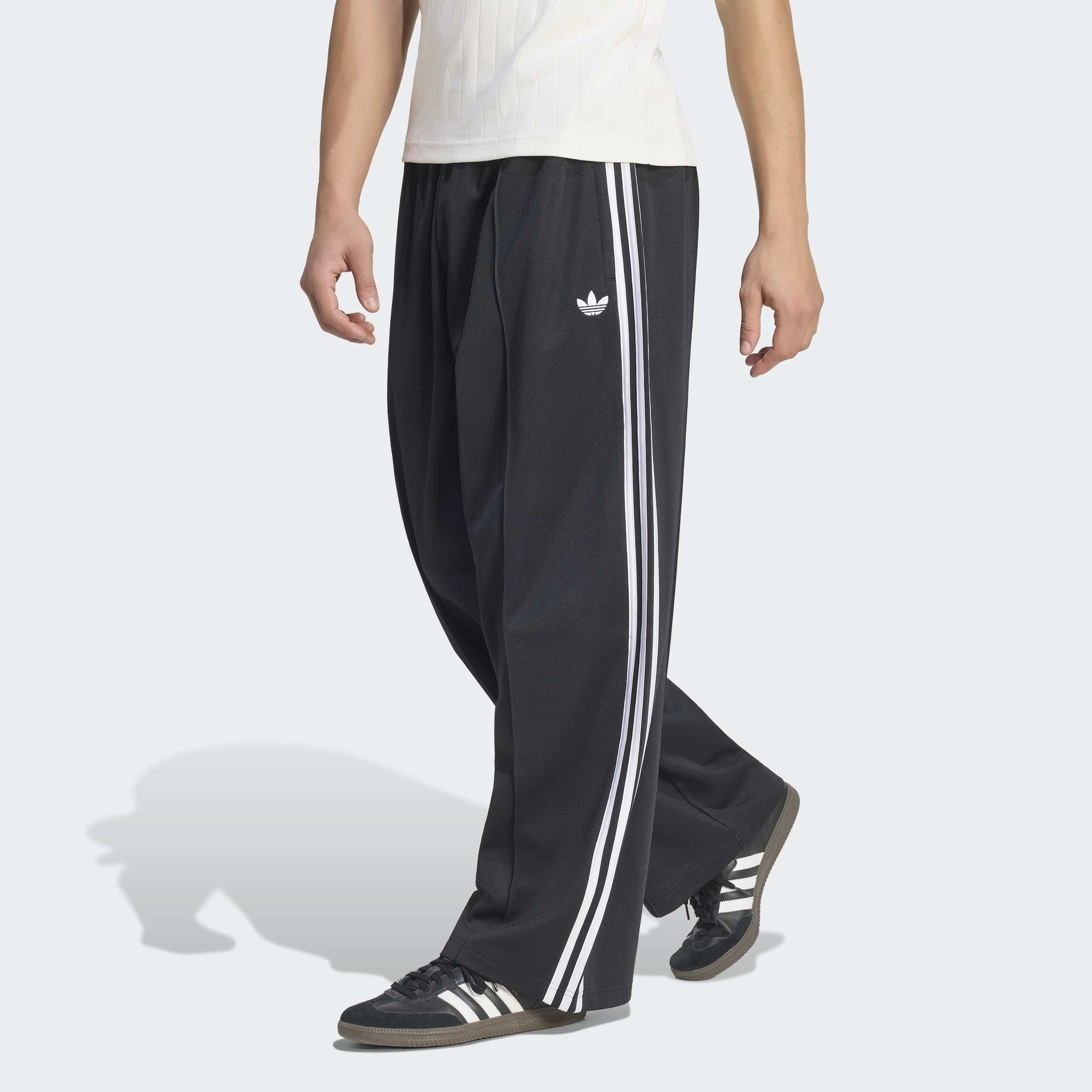 adidas Originals "OVERSIZE" mit normal-weiter Passform, lange Hose, aus Baumwolle und Polyester