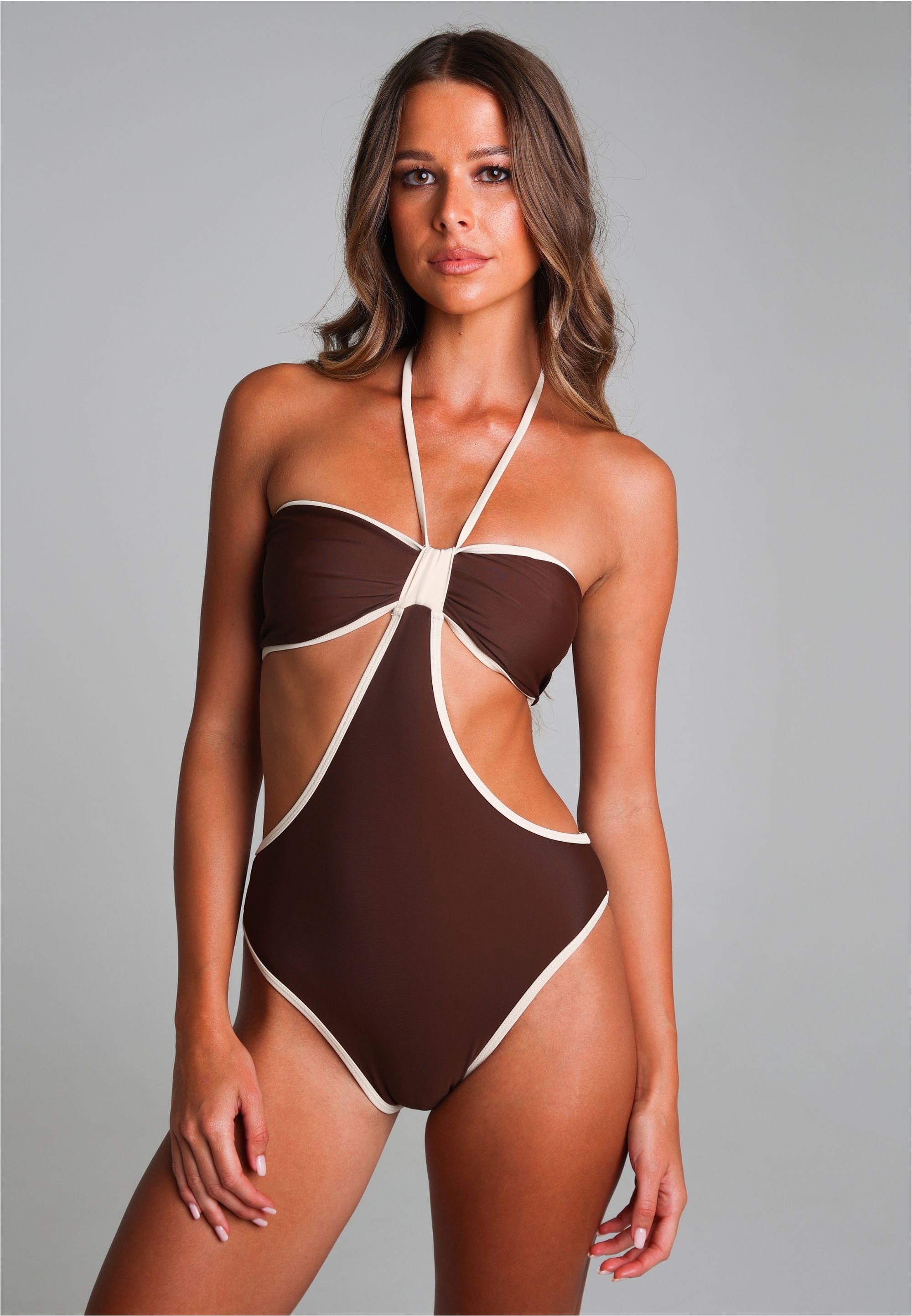 Moda Minx Badeanzug, (1 St.), mit tollen Cut-Outs