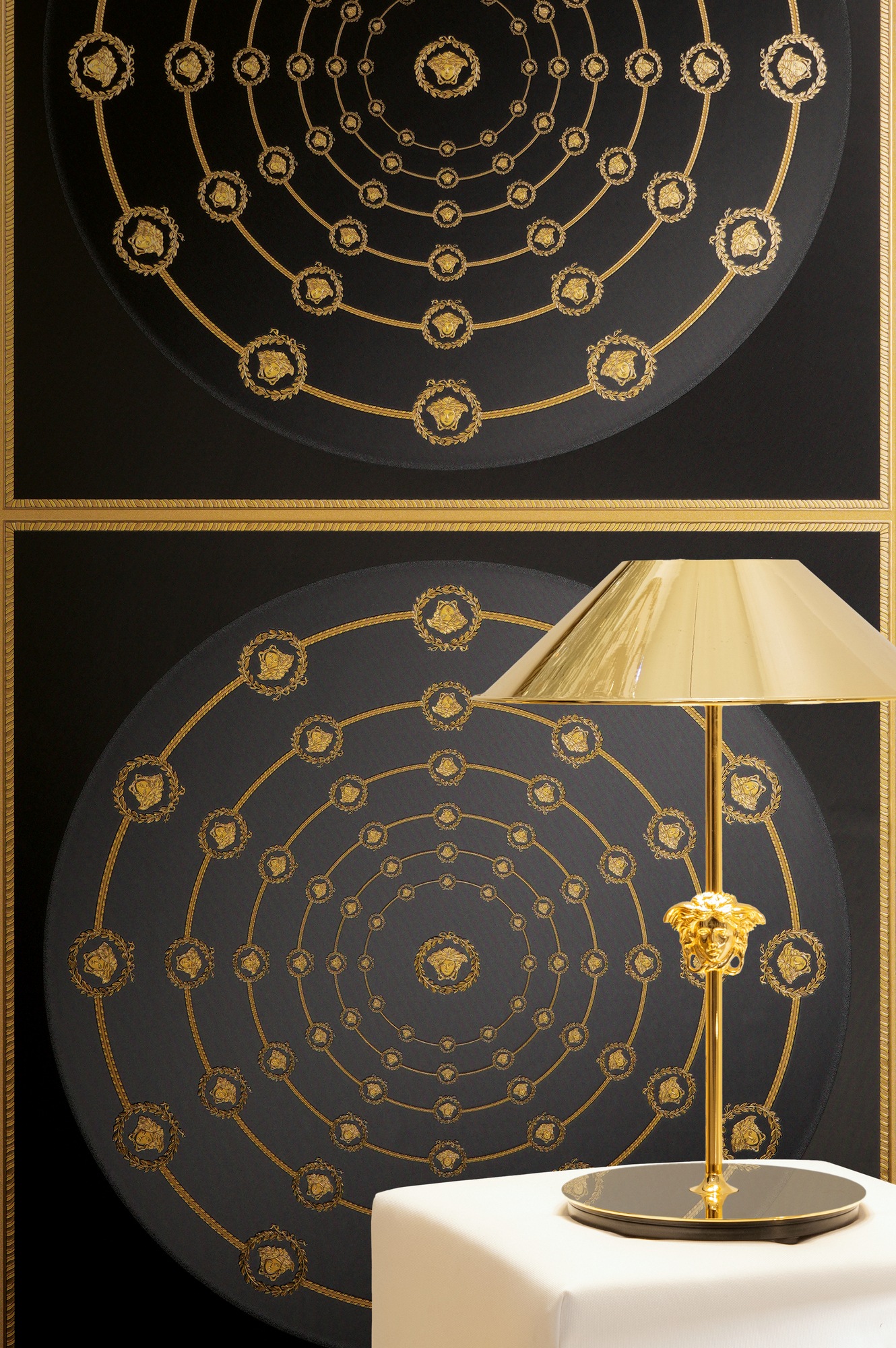 Versace Vliestapete »Versace 6 I Love Baroque –« 3D-Optik | Barock | Motiv geprägt Geometrisches Kreisdesign mit edlem Glanz & fein strukturierter Optik