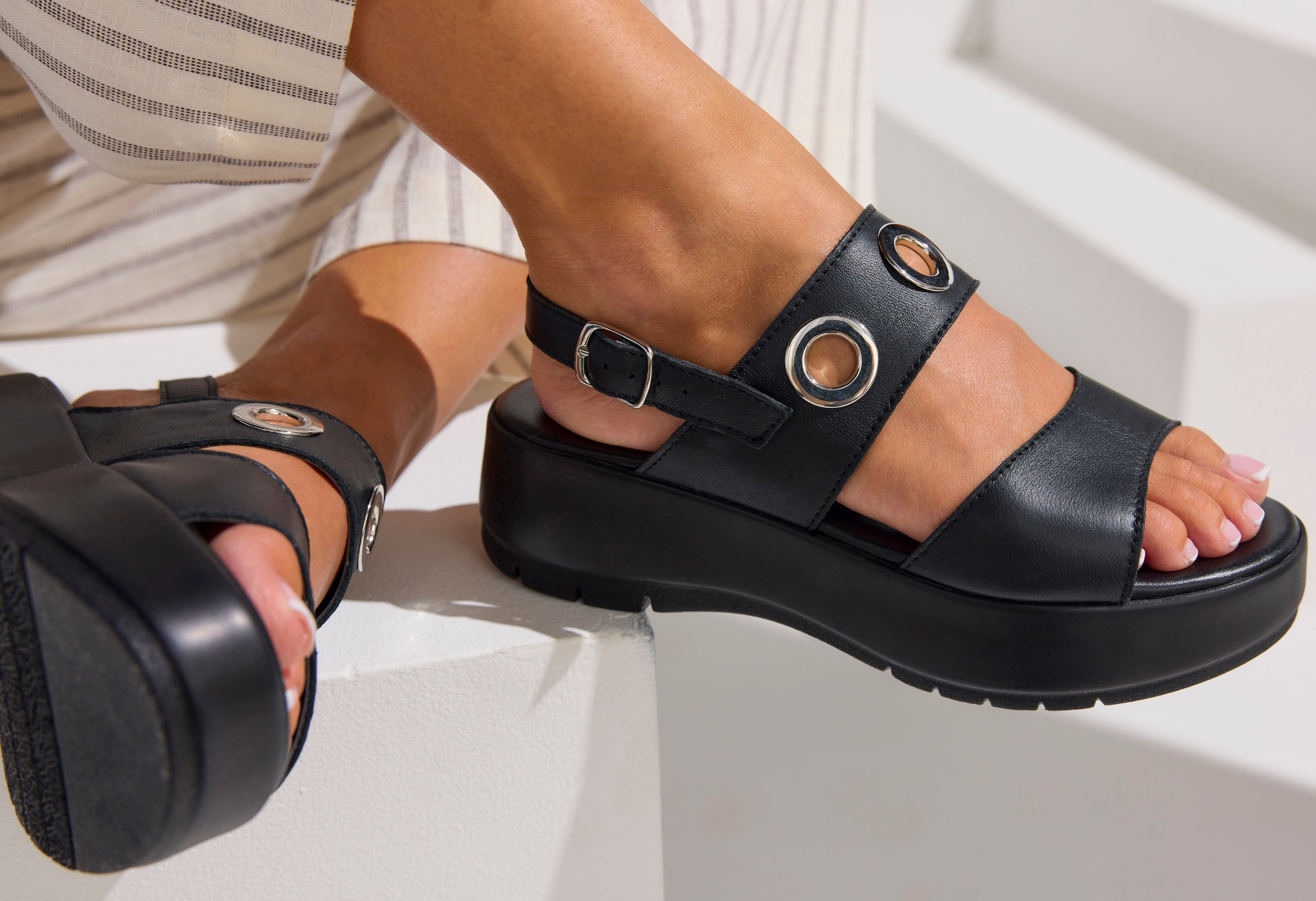 French Connection Sandalette »Sandale, Ledersandale, offener Schuh, Sommerschuhe, Ledersandalette«  NEU aus Leder mit modisch bequemer Plateausohle