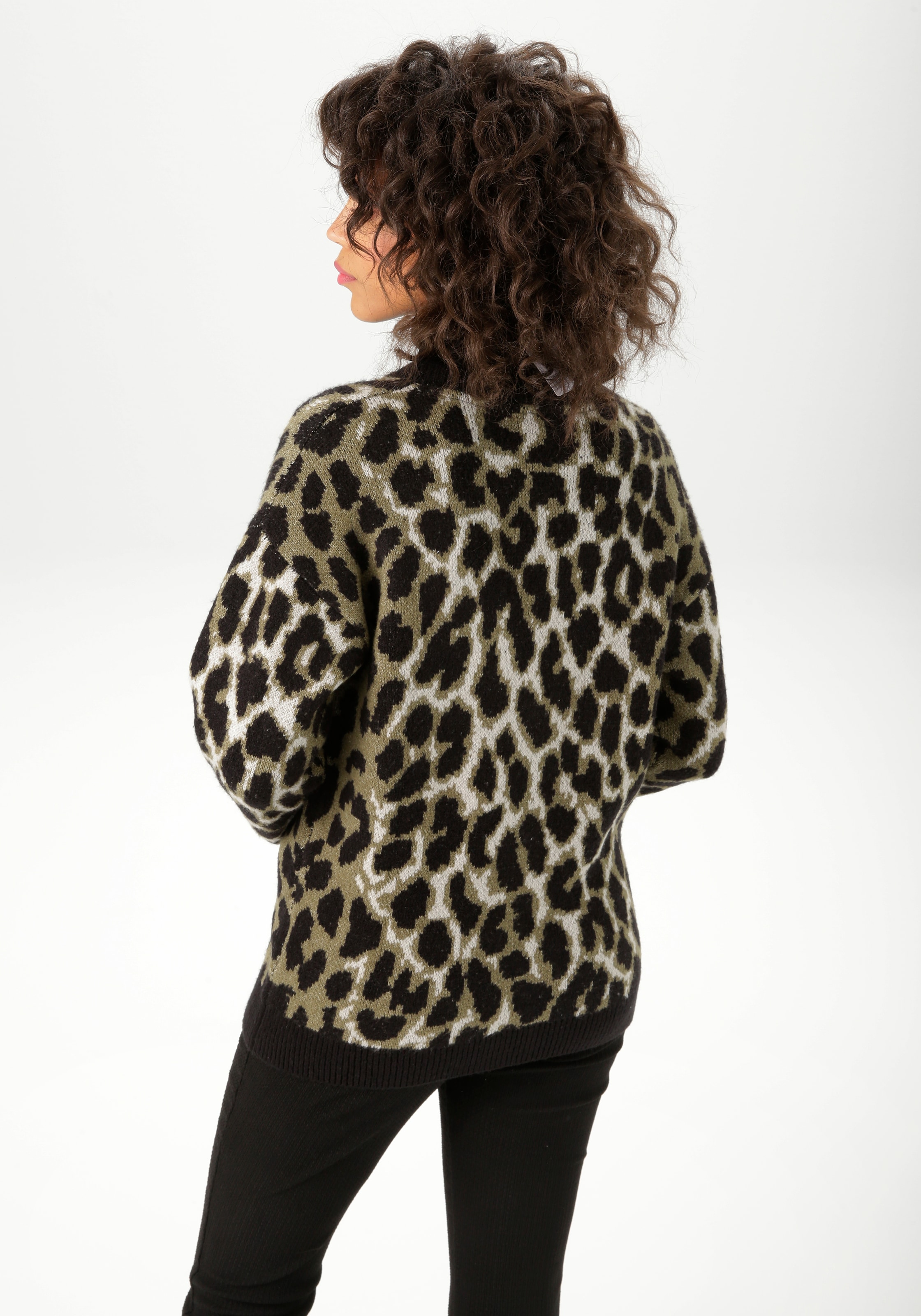Aniston CASUAL Strickjacke, im trendfarbigen Leo-Muster - NEUE KOLLEKTION