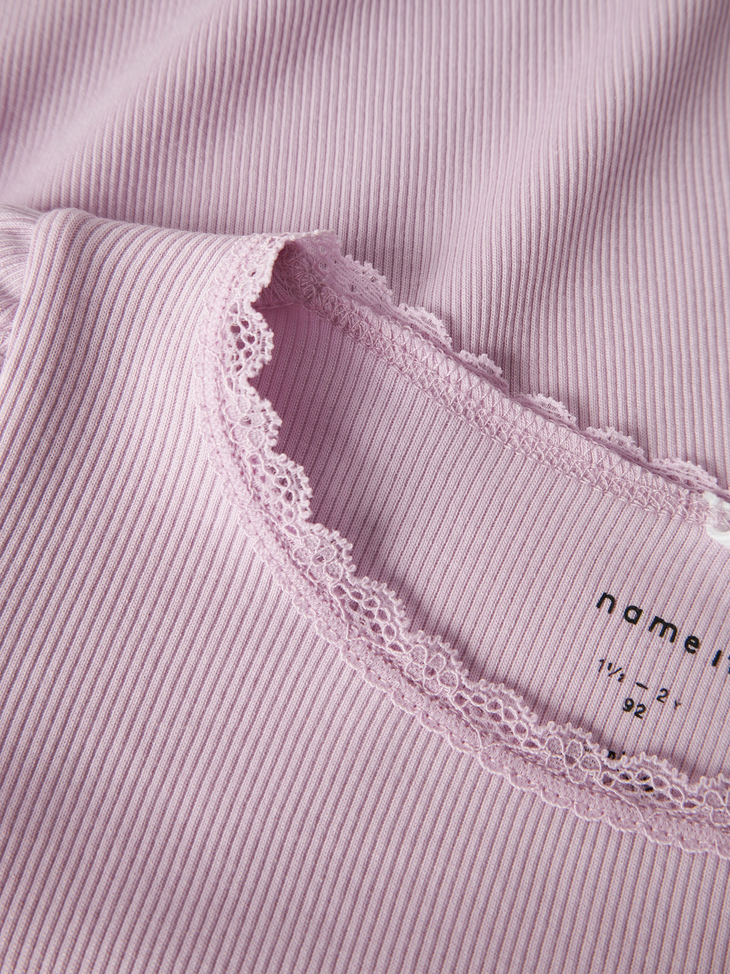 Name It Shirttop »NMFKAB TOP NOOS«, mit toller Spitzenkante am Ausschnitt