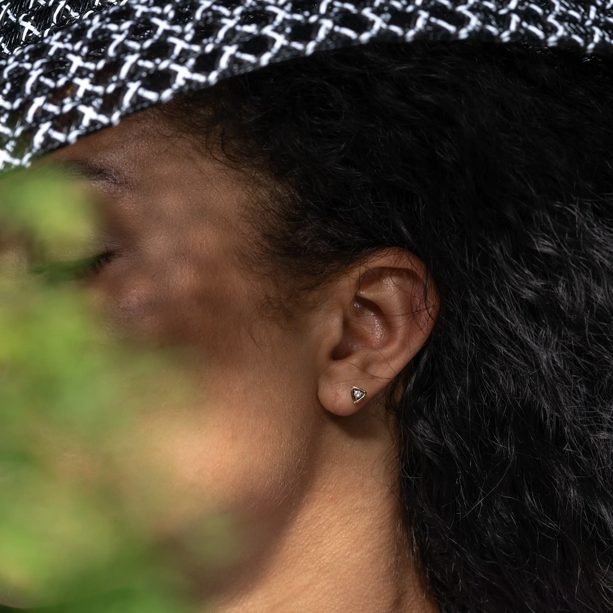 LYOMI Paar Ohrstecker »585/- GG/WG 2 synth. Diam. 0,10ct.«