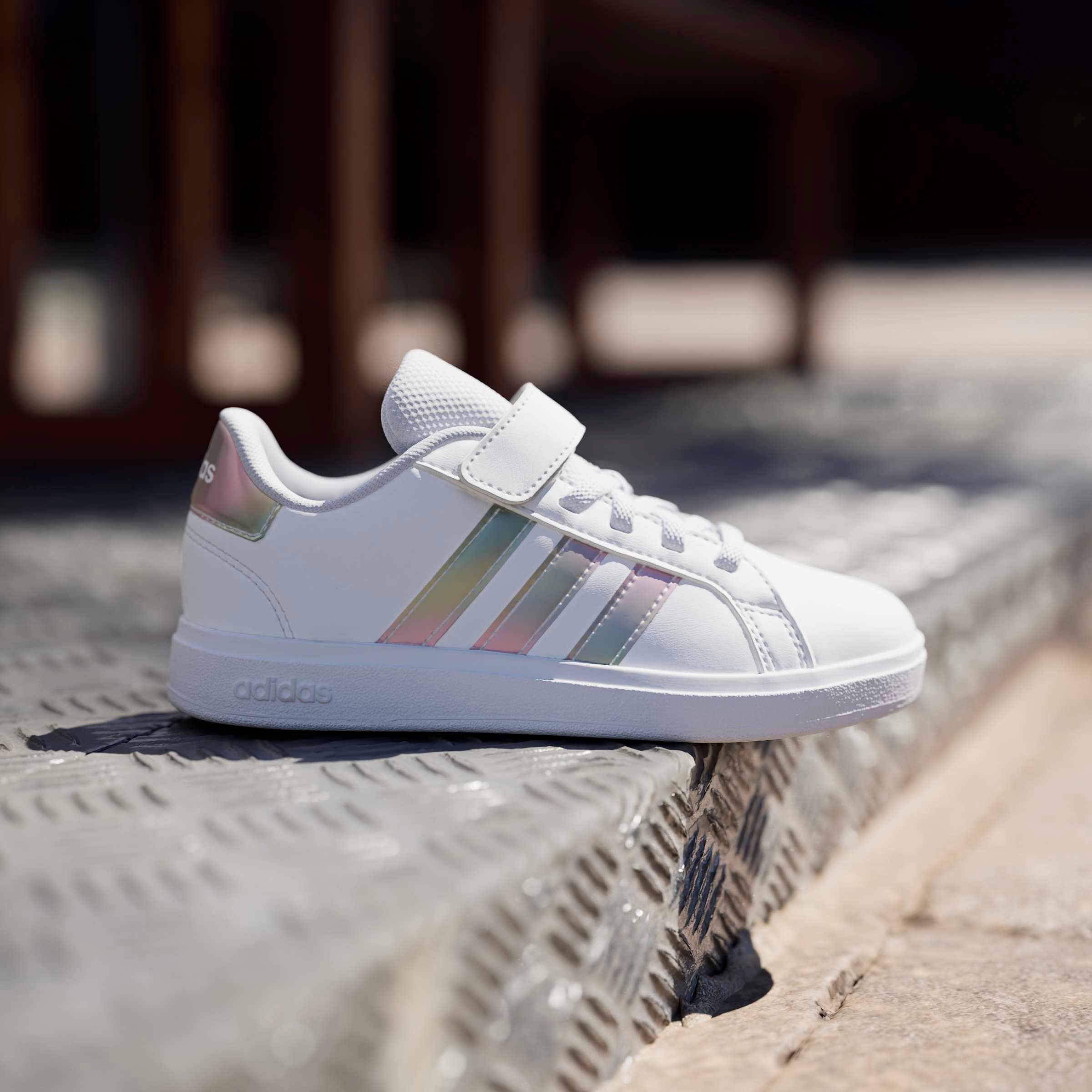 adidas Sportswear Klettschuh »GRAND COURT 2.0 KIDS«  Design auf den Spuren des adidas Superstar