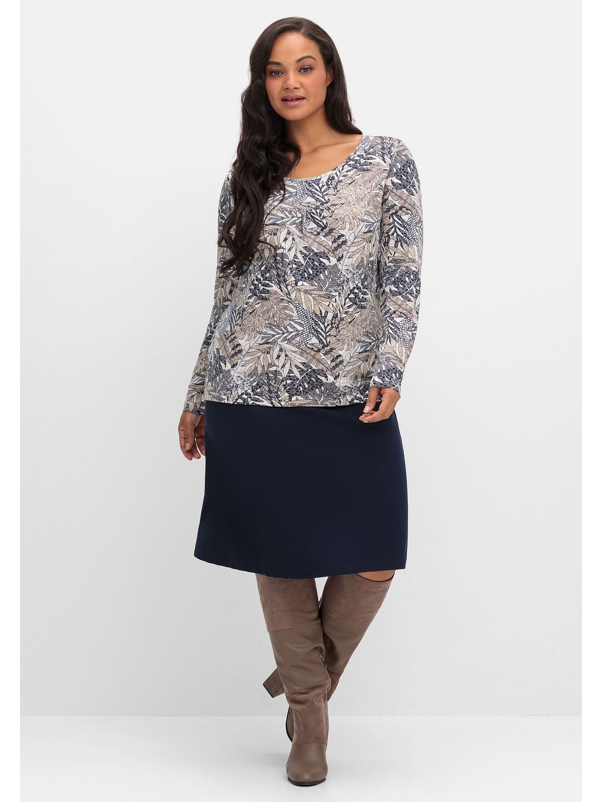 Sheego Langarmshirt »Große Größen«, mit Blätterprint und Faltendetail vorn