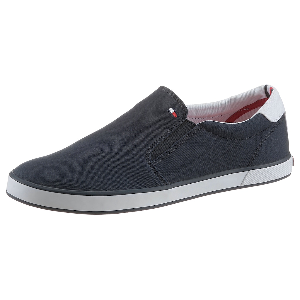 Tommy Hilfiger Slip-On Sneaker »ICONIC SLIP ON SNEAKER«, Slipper, Freizeitschuh, Halbschuh mit seitlichen Stretcheinsätzen