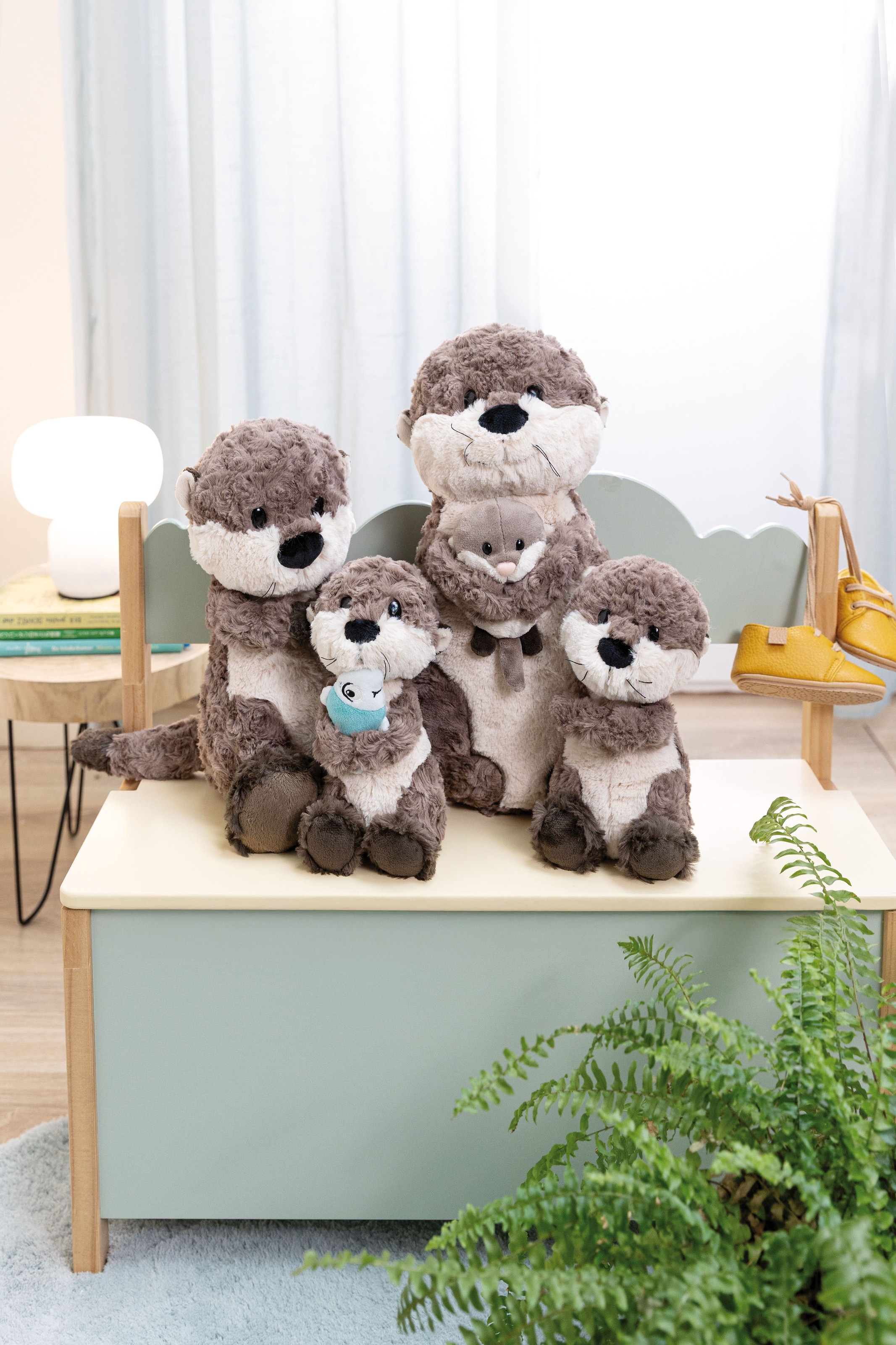 Nici Kuscheltier »Otter Oda mit Fisch, 25 cm schlenkernd«