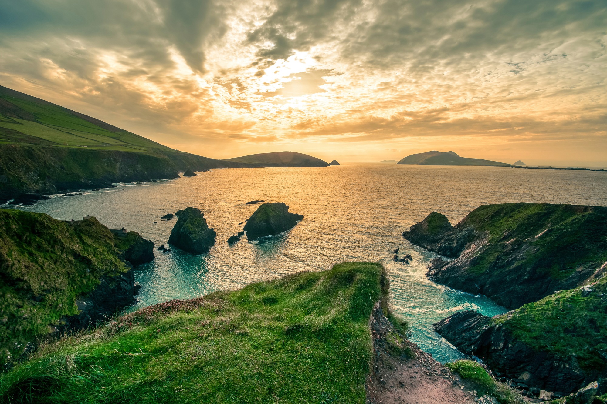 Papermoon Fototapete »DINGLE HALB-INSEL-IRLAND STRAND KLIPPEN KÜSTE GEBIRGE«