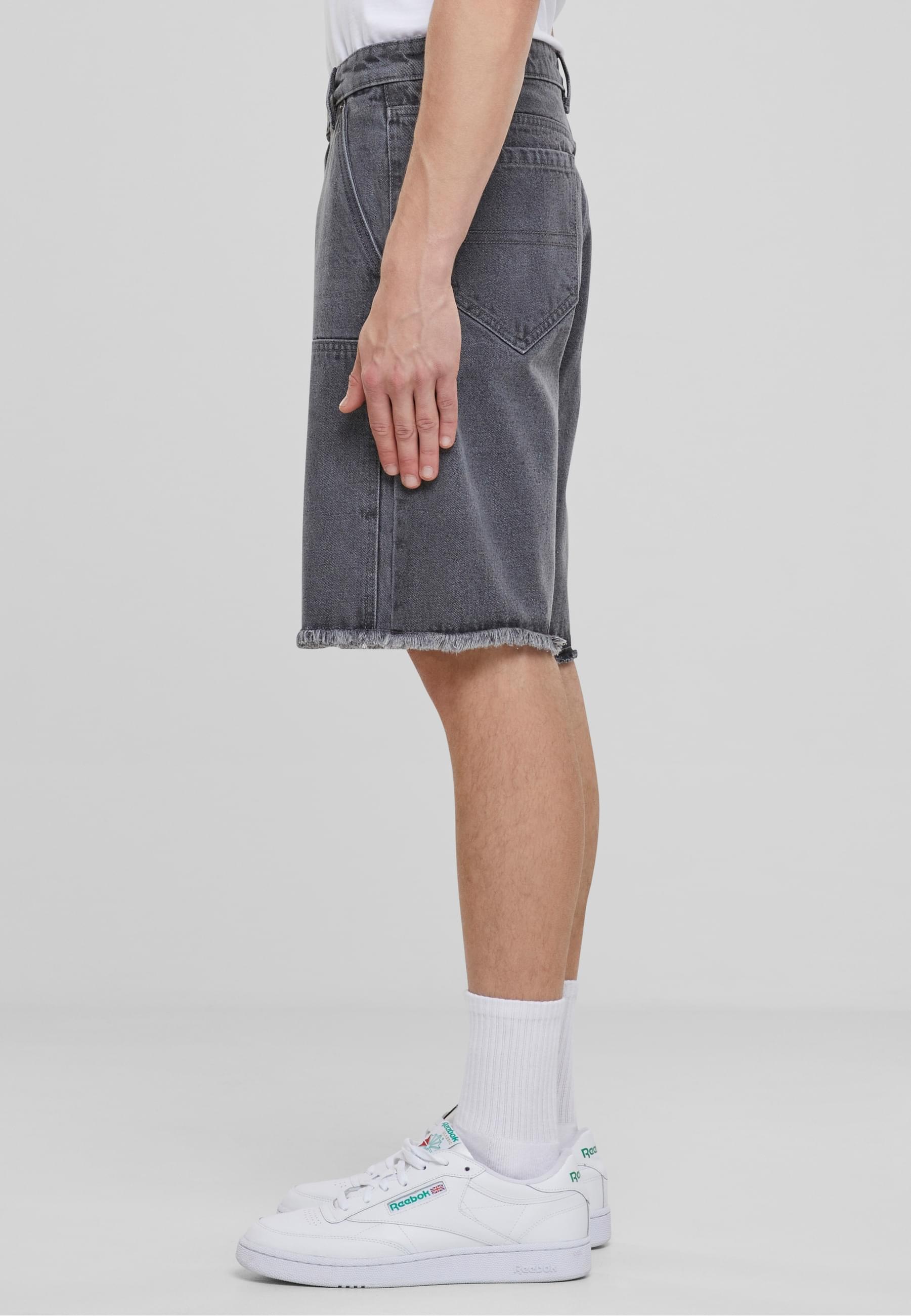 URBAN CLASSICS Shorts »Urban Classics Open Edge Two Knee Denim Shorts«, (1 tlg.)