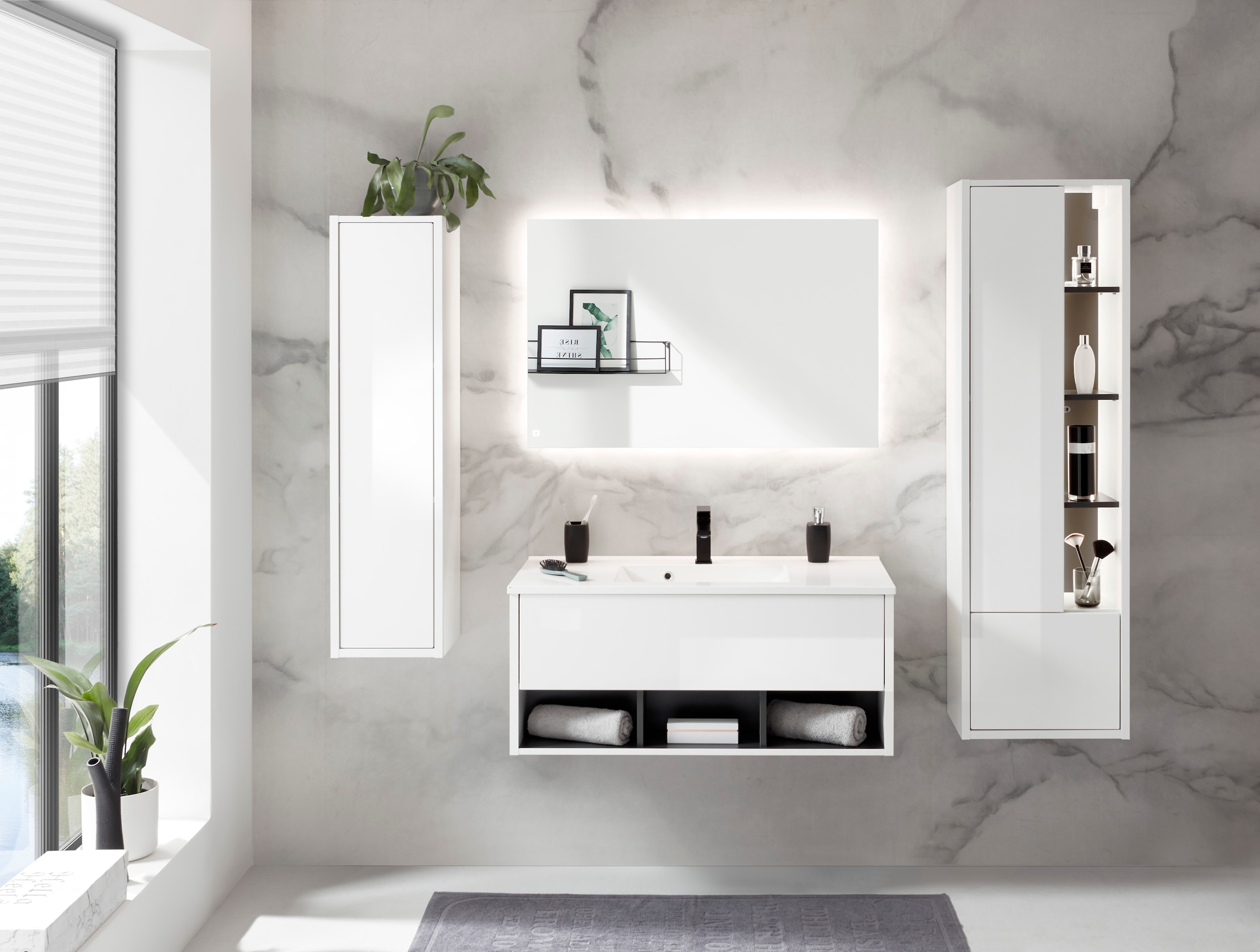 Places of Style Badmöbel-Set »Studio Line, Bad im modernen Design, 4-teiliges Badezimmer«, (4 St.), Schrank, Waschtisch und Spiegel, in zwei Farben verfügbar, Stauraum