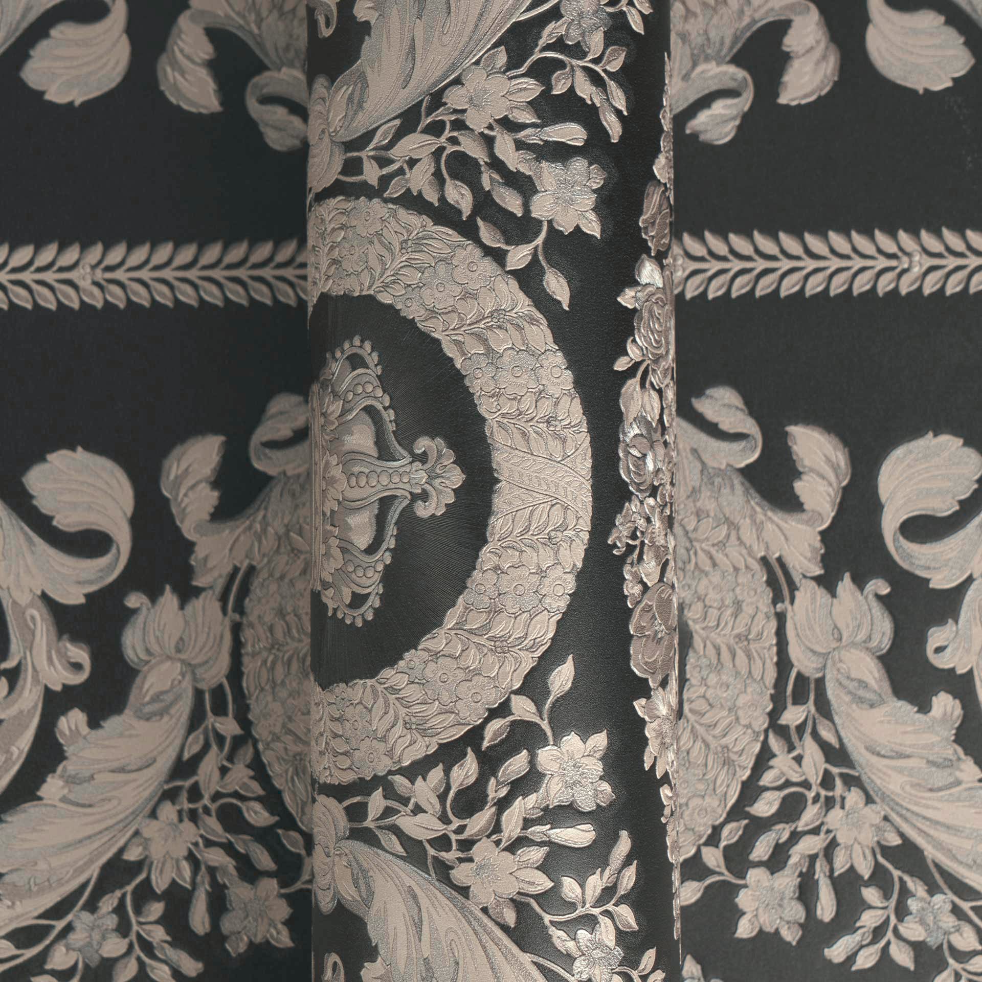 Versace Vliestapete »Versace 6 Heritage –« 3D-Optik | Barock | Motiv geprägt Opulentes Medaillon-Design mit Glanz & fein strukturierter Oberfläche