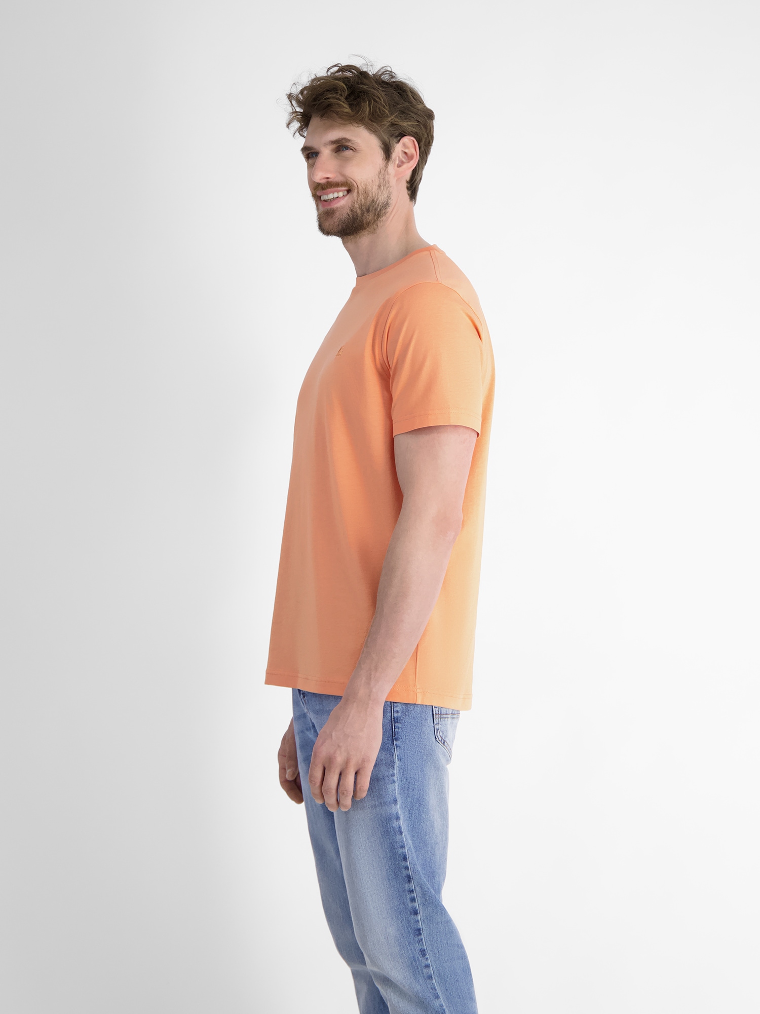 LERROS T-Shirt »LERROS Basic T-Shirt mit Logostitch, unifarben«