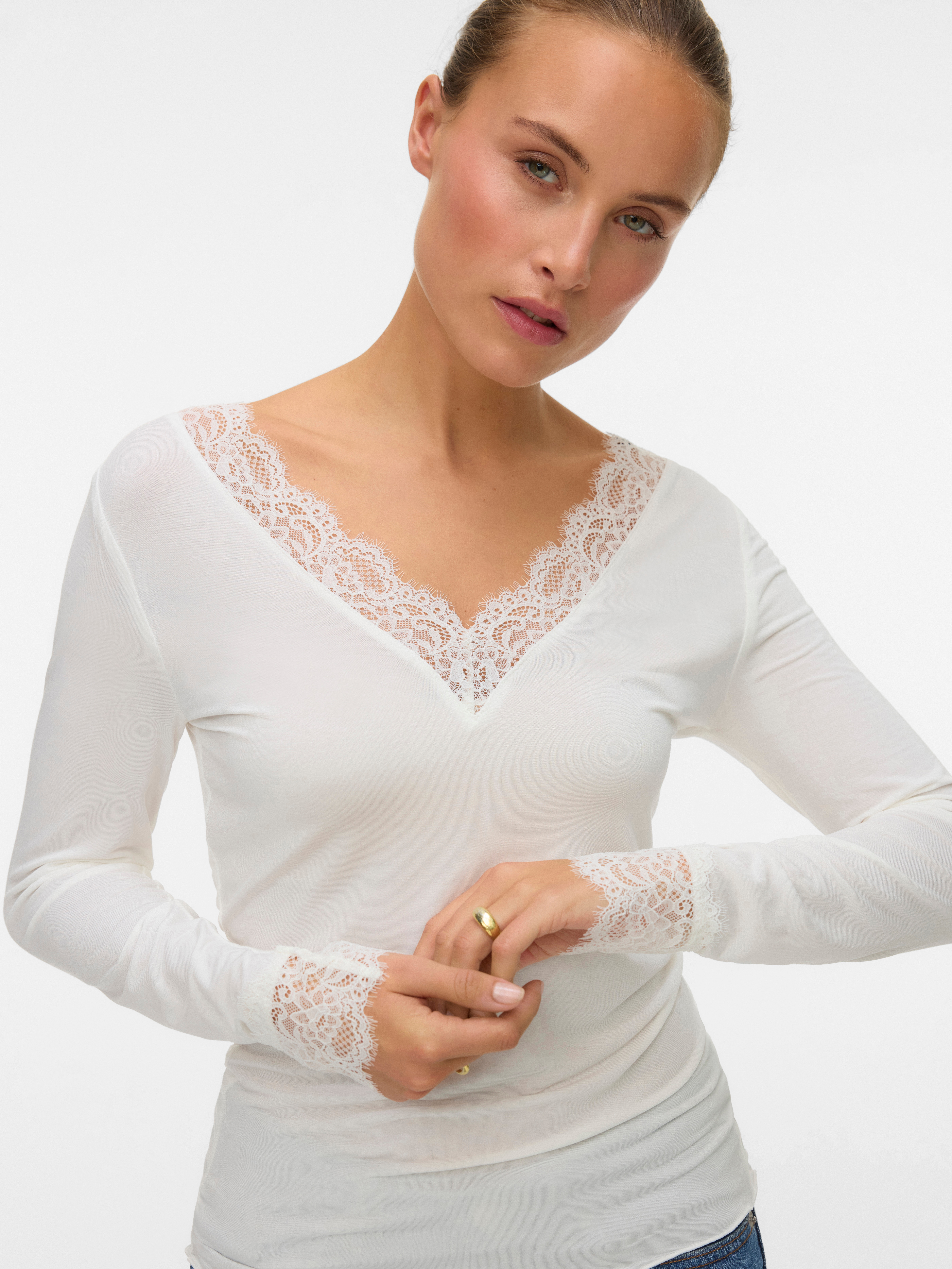 Vero Moda Langarmshirt "VMSKYE LS V-NECK LACE TOP JRS NOOS" Materialmix, mit Wolle und Stretch, slim fit