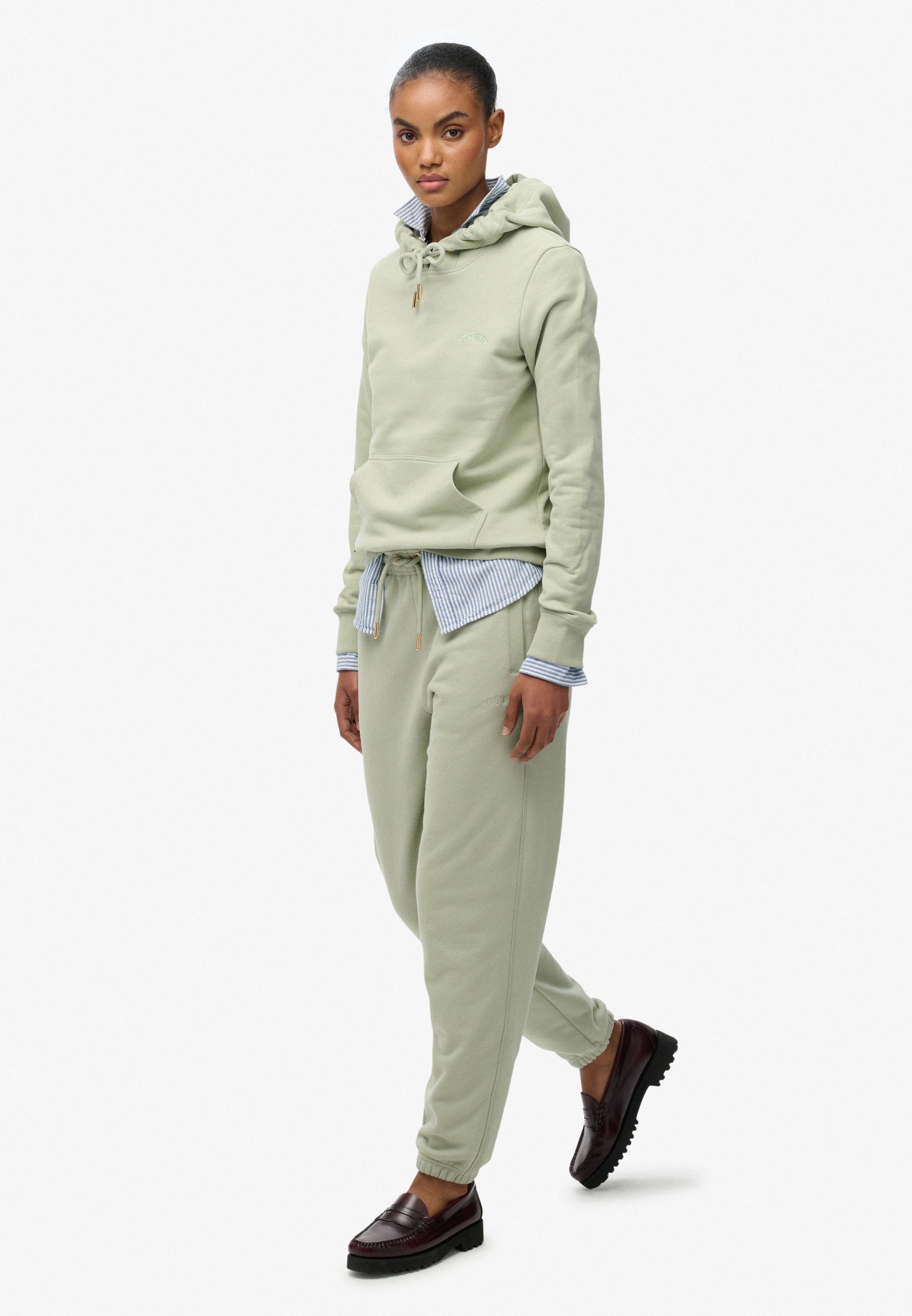 Superdry Sweathose »Essential Logo Jogger Hb«  lockere Passform, aus Baumwolle, mit Kordel und Gummizug