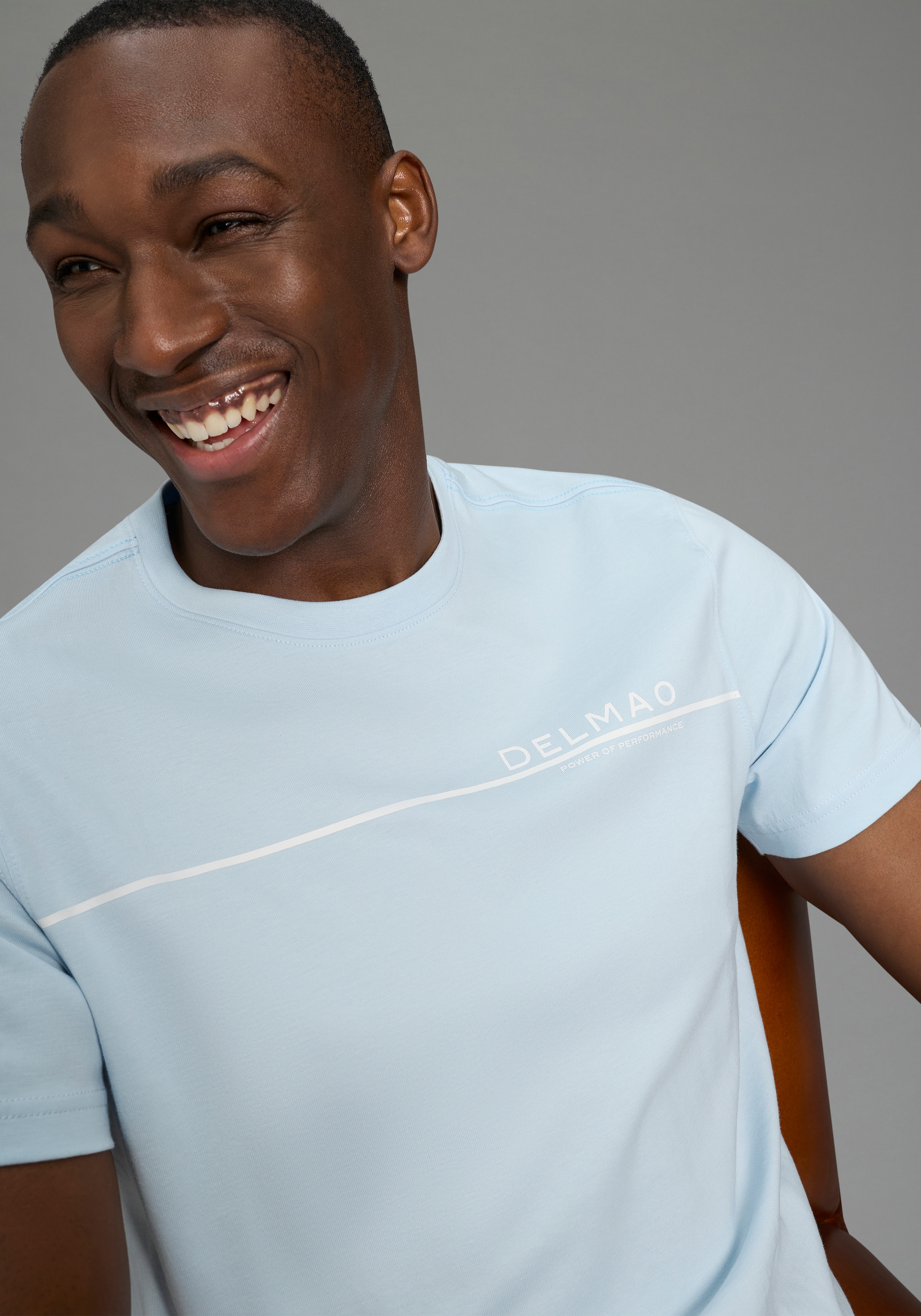 DELMAO Rundhalsshirt Kurzarm,  mit coolem Print,  Rundhalsausschnitt,  aus 100% Baumwolle