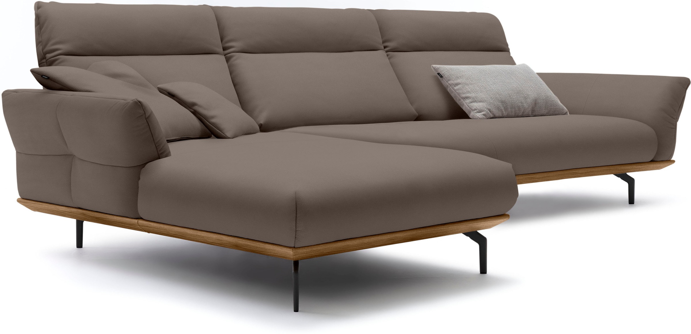 Creation BY ROLF BENZ Ecksofa »CR.460«, Sockel in Nussbaum, Winkelfüße in Umbragrau, Breite 338 cm
