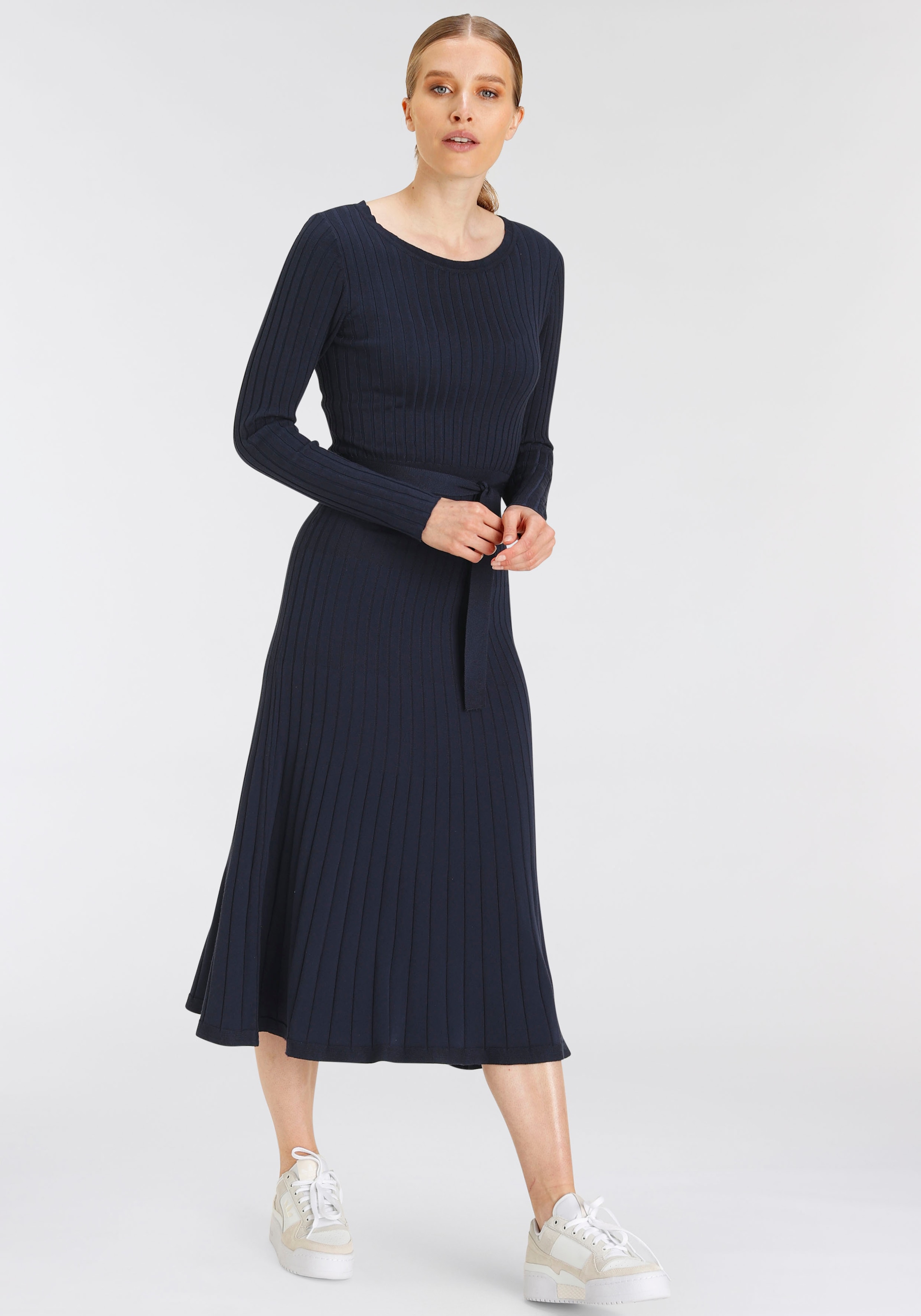 DELMAO Strickkleid, in ausgestellter Form mit passendem Gürtel günstig online kaufen