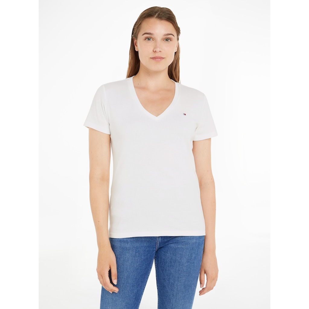 Tommy Hilfiger T-Shirt »SLIM CODY RIB V-NECK SS«, mit dezenter Logostickerei