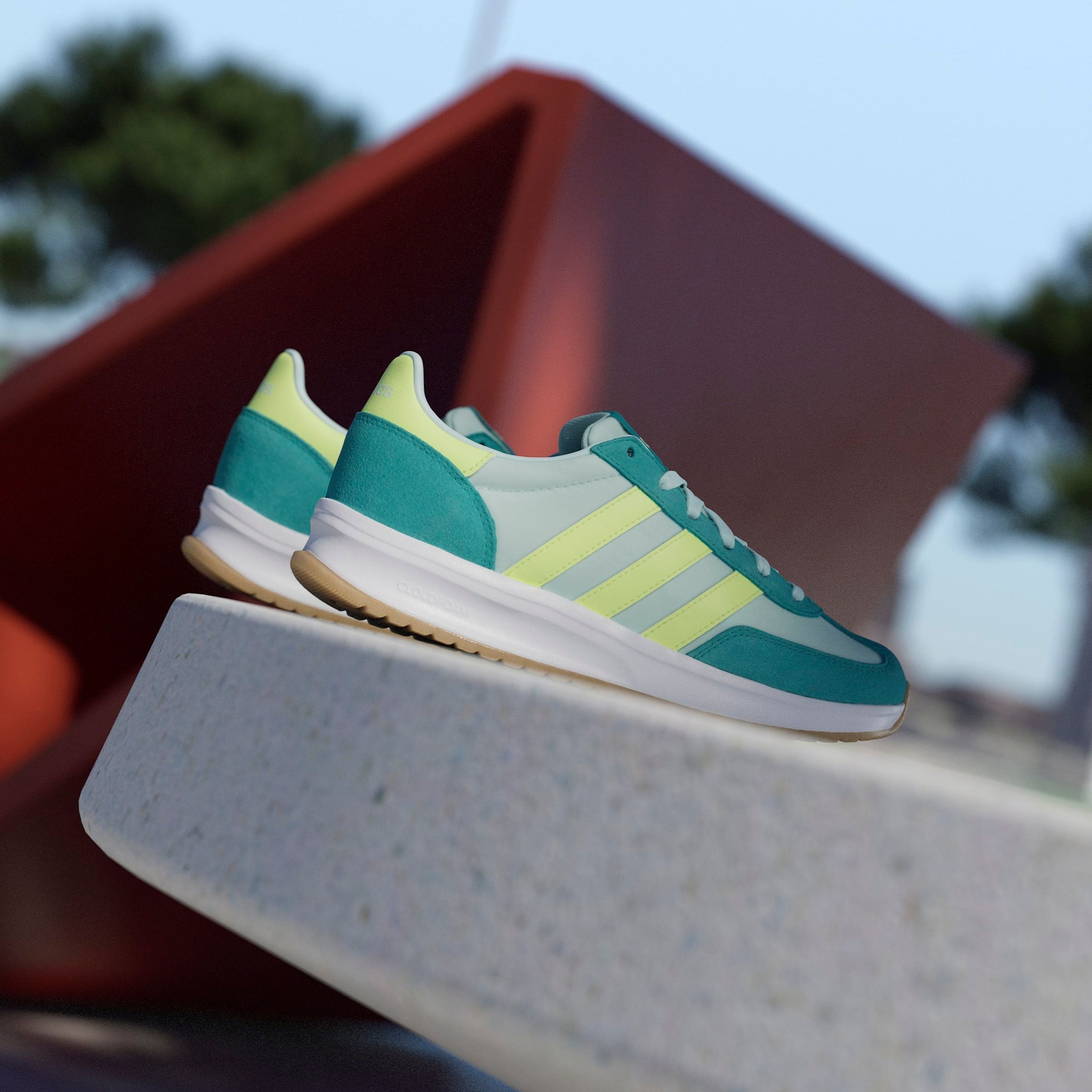 adidas Sportswear Sneaker »RUN 70S 2.0«, inspiriert vom Design des SL72
