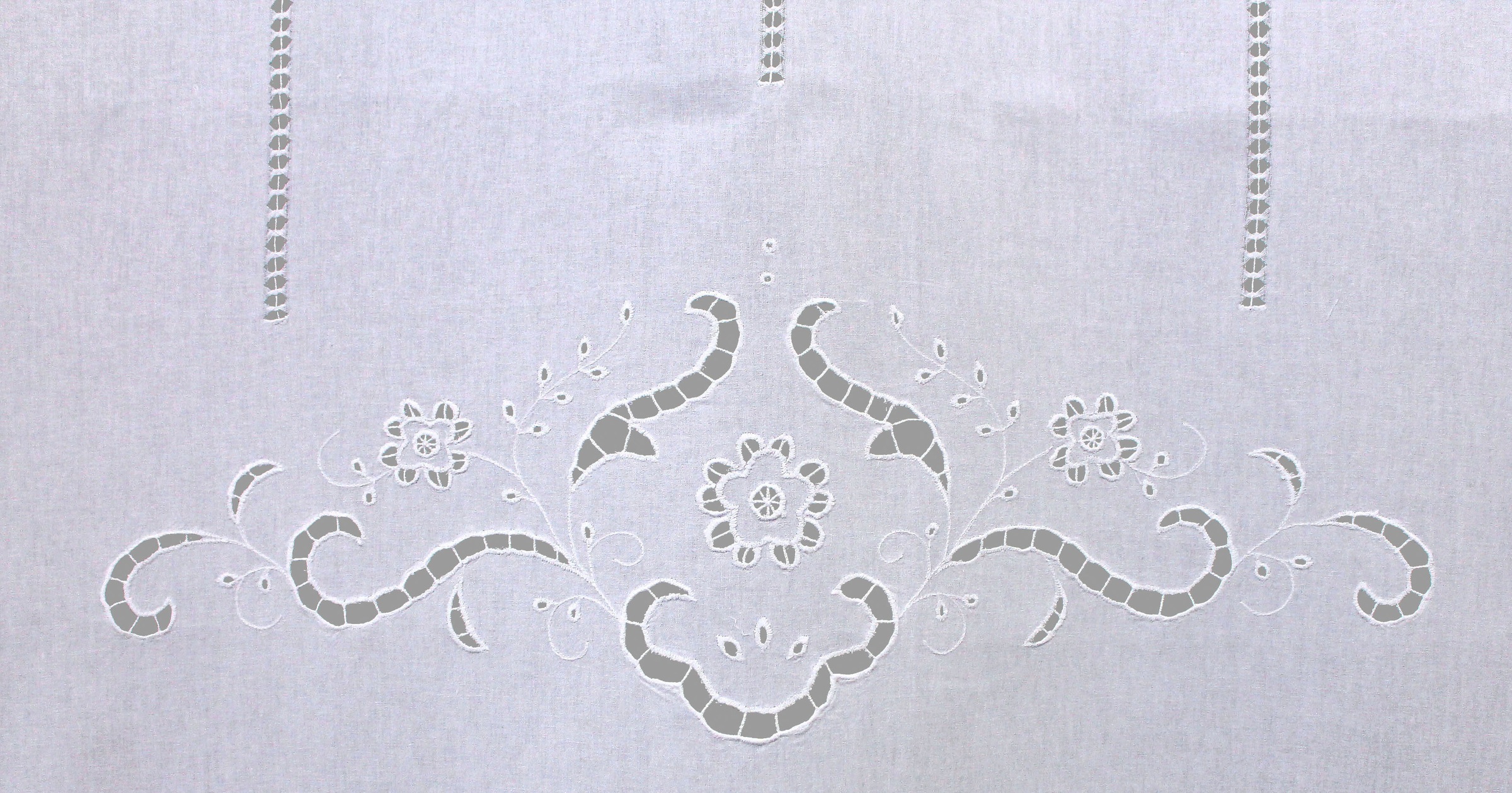 HOSSNER - ART OF HOME DECO Gardine »Bondone«, (1 St.), Häkelspitze - ECHTE Handarbeit