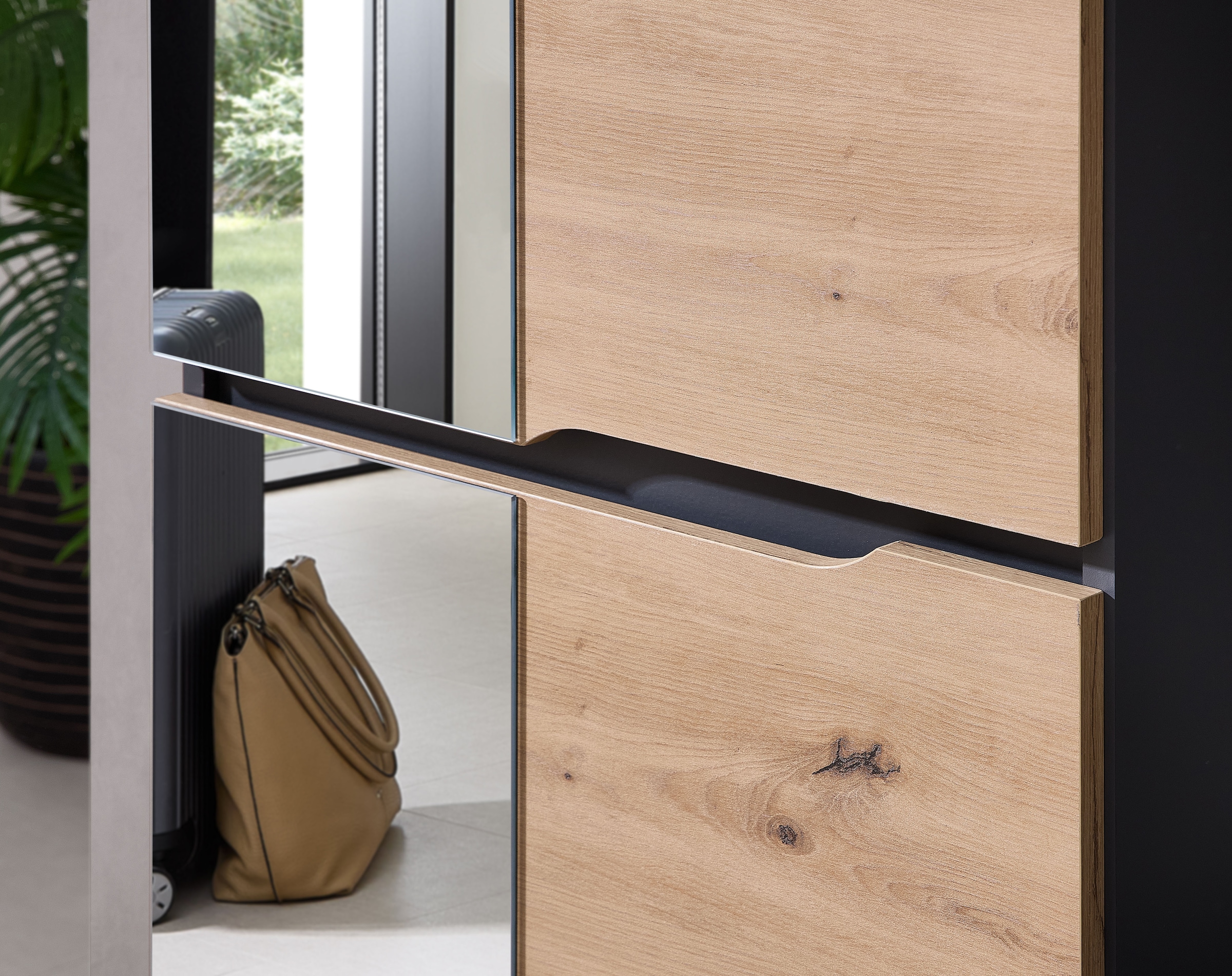 Innostyle Garderobenschrank »Fargo Garderobenschrank, 55/192/38 (B/H/T cm)«, (1 St.), 4 türig, Spiegel, Softclose, Kleiderstange
