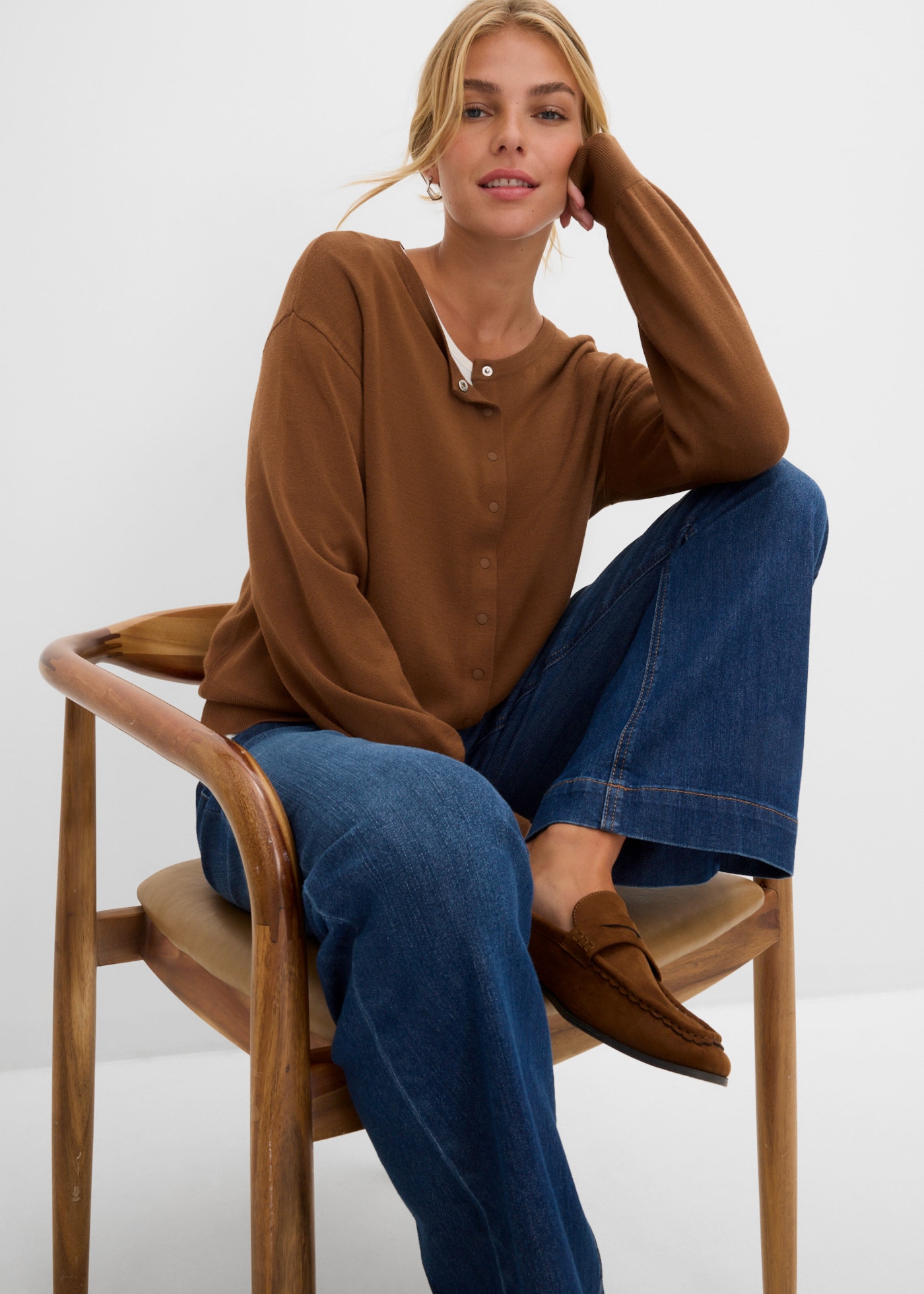 bonprix Strickjacke Feinstrickjacke, mit Knopfleiste, lässig geschnitten, Langarm