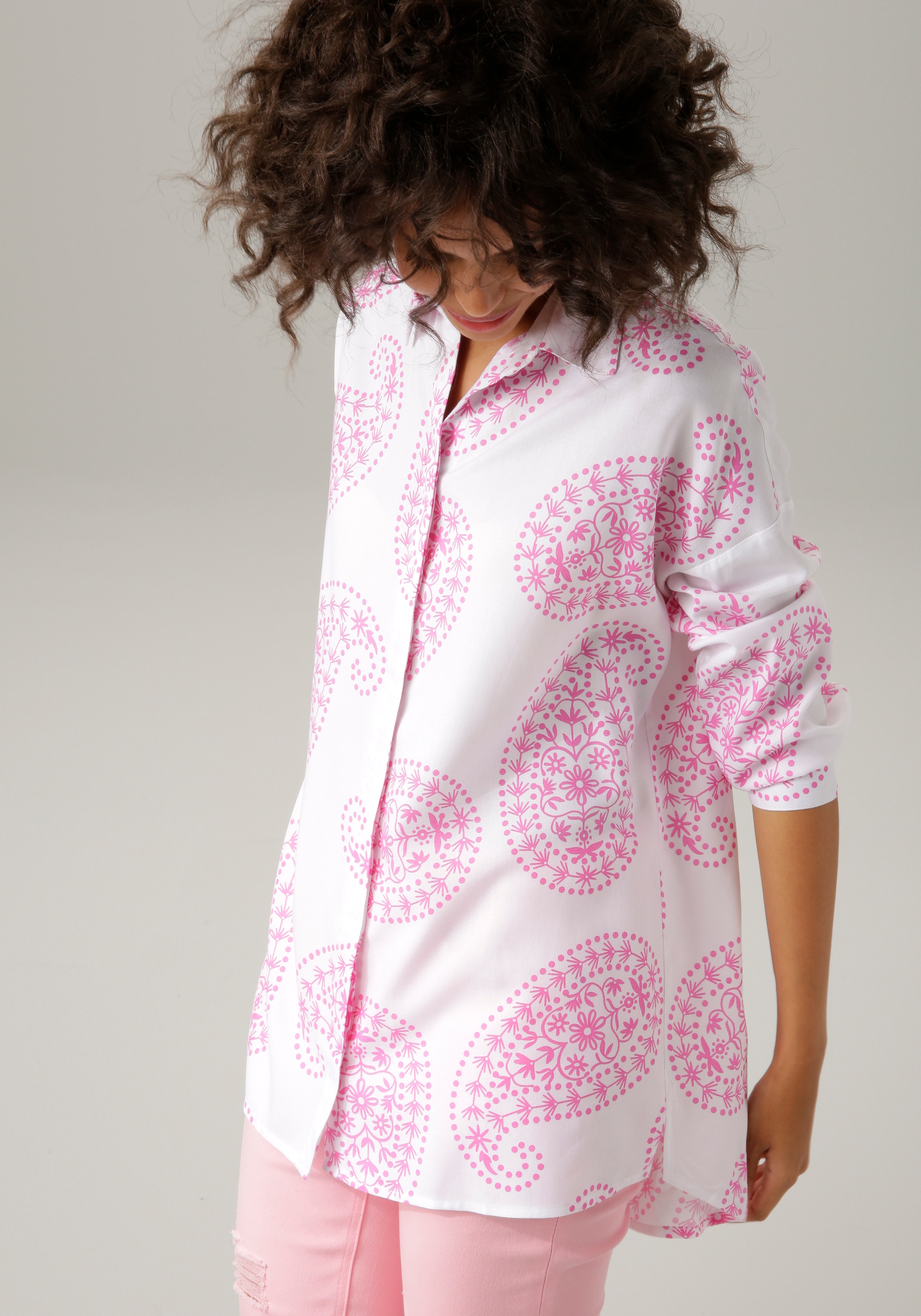 Aniston CASUAL bestellen | großflächigem Paisley-Muster Hemdbluse, mit BAUR online
