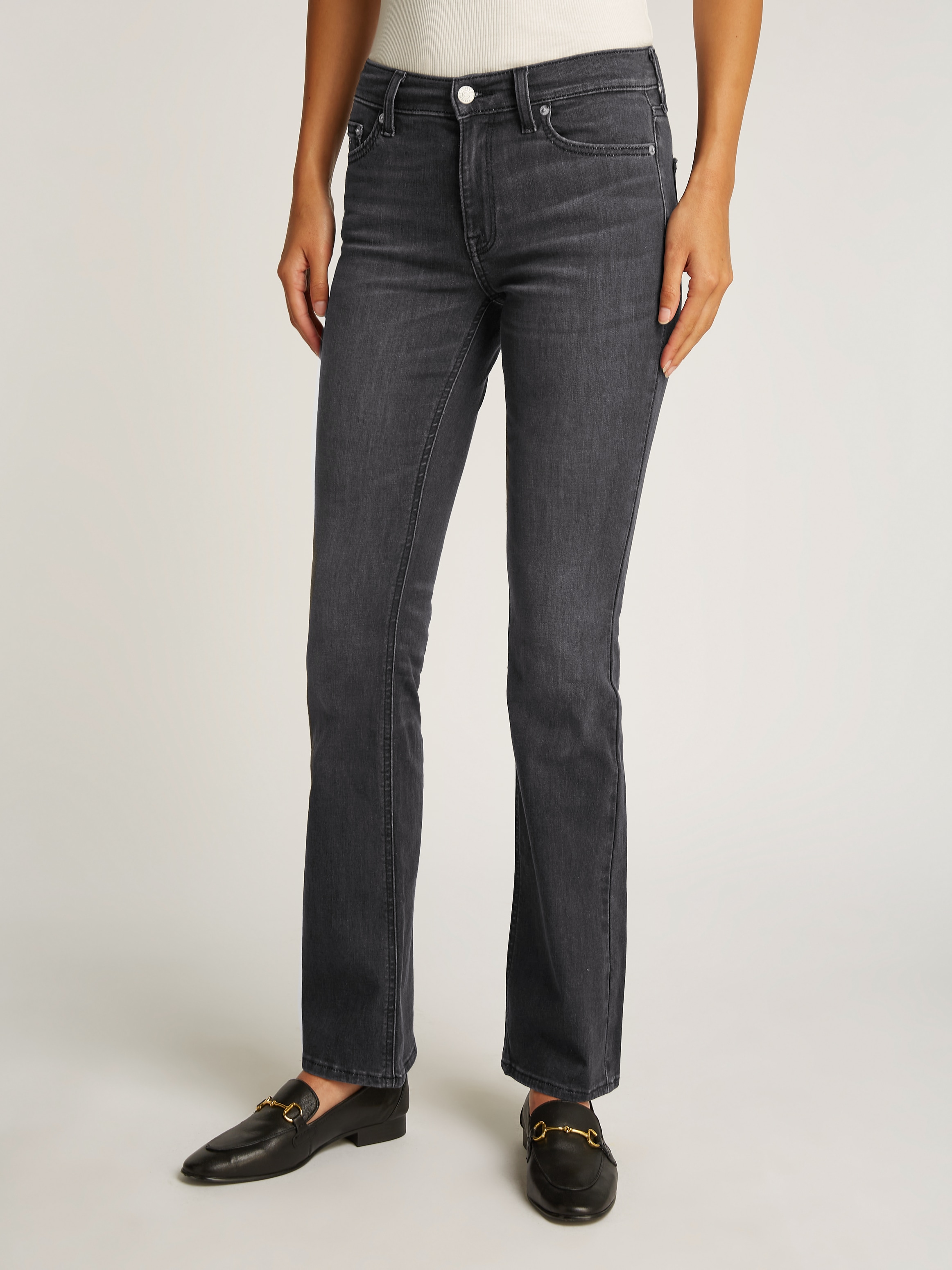Tommy Jeans Bootcut-Jeans »Maddie Mid Rise Bootcut«, in hellblauer Waschung