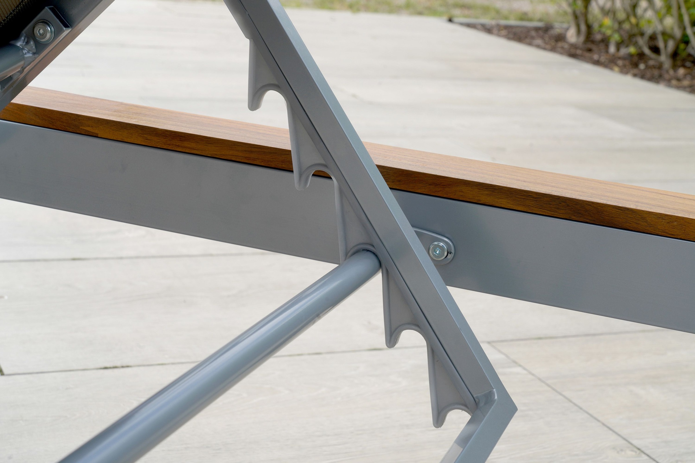 MERXX Gartenliege »Naxos« Applikationen aus Akazienholz, inkl. Beistelltisch