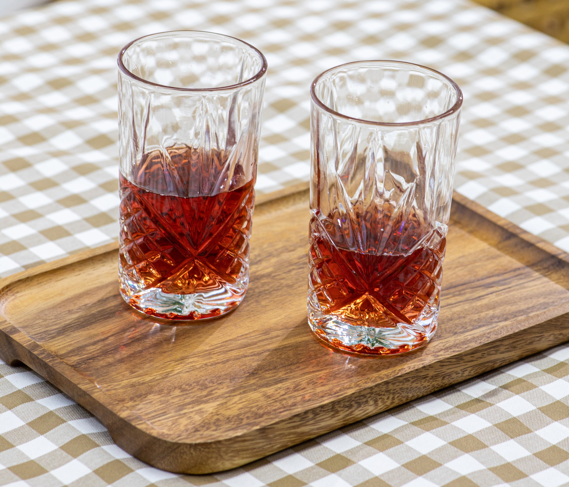 ECHTWERK Longdrinkglas »Highball-Gläser Set, 350ml«, (Set, 6 tlg.), mit Schliffoptik und Reliefstruktur