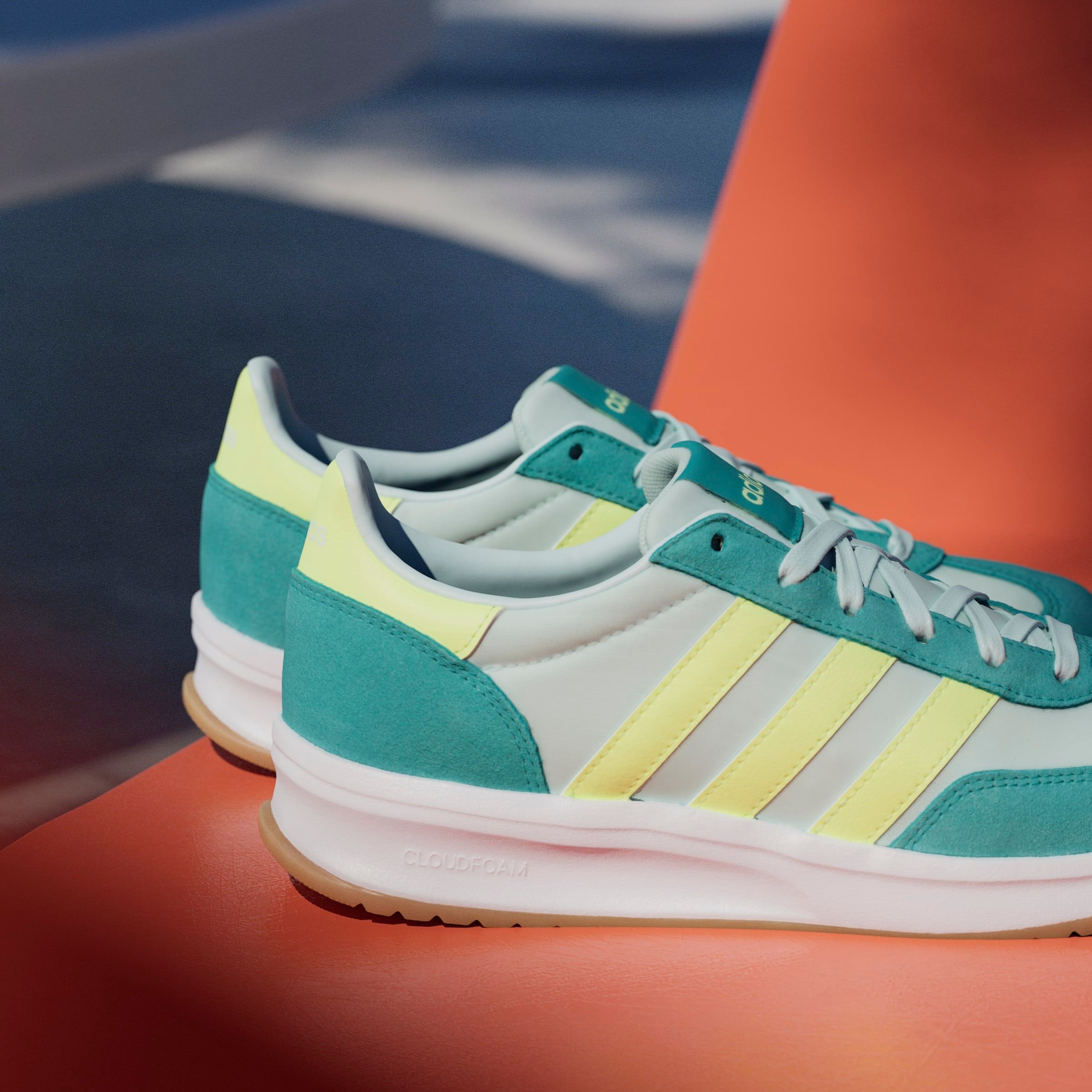 adidas Sportswear Sneaker »RUN 70S 2.0«, inspiriert vom Design des SL72