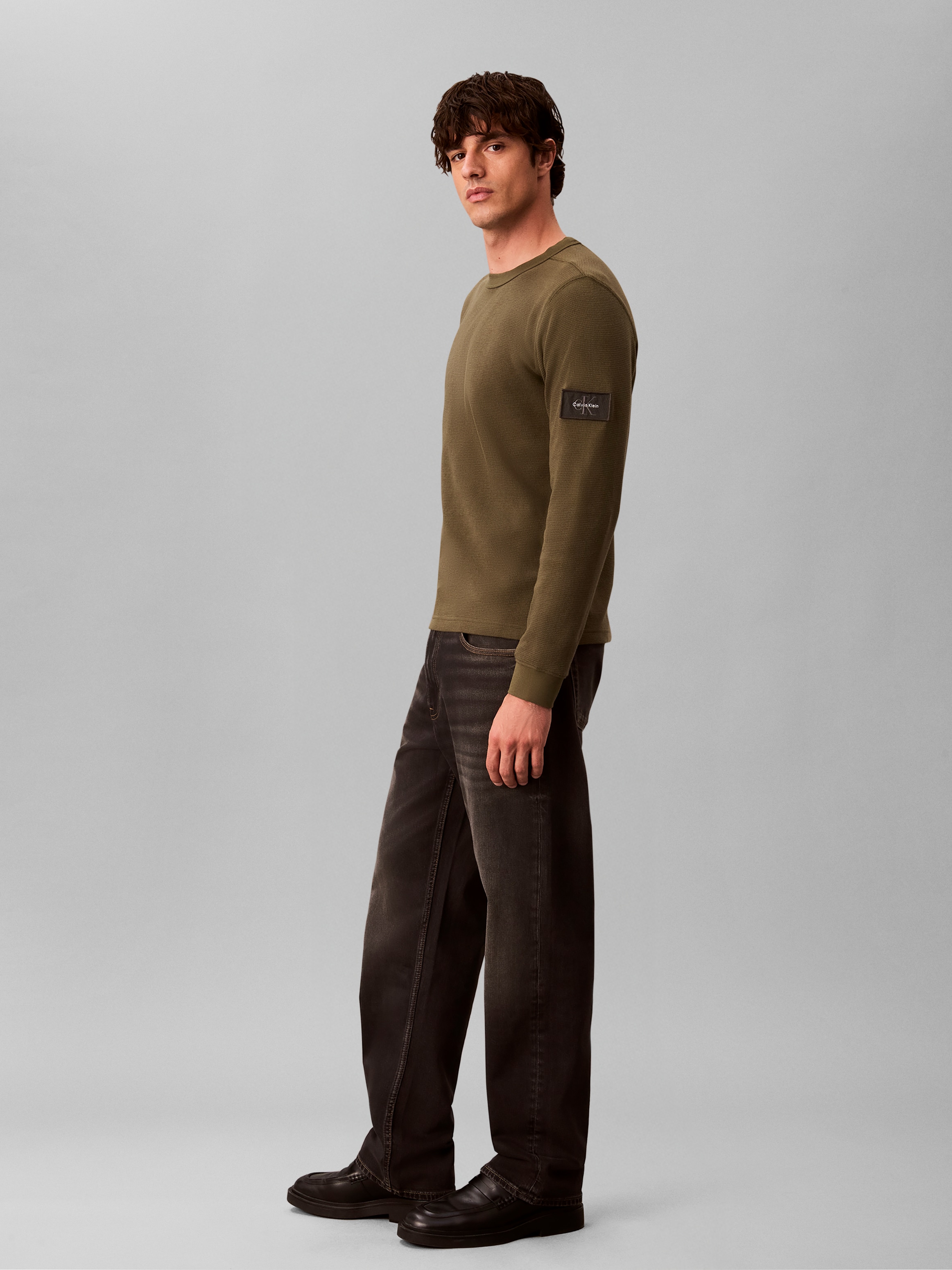 Calvin Klein Langarmshirt »WAFFLE BADGE CREWNECK TEE« Regular fit, Badge, Rundhalsausschnitt