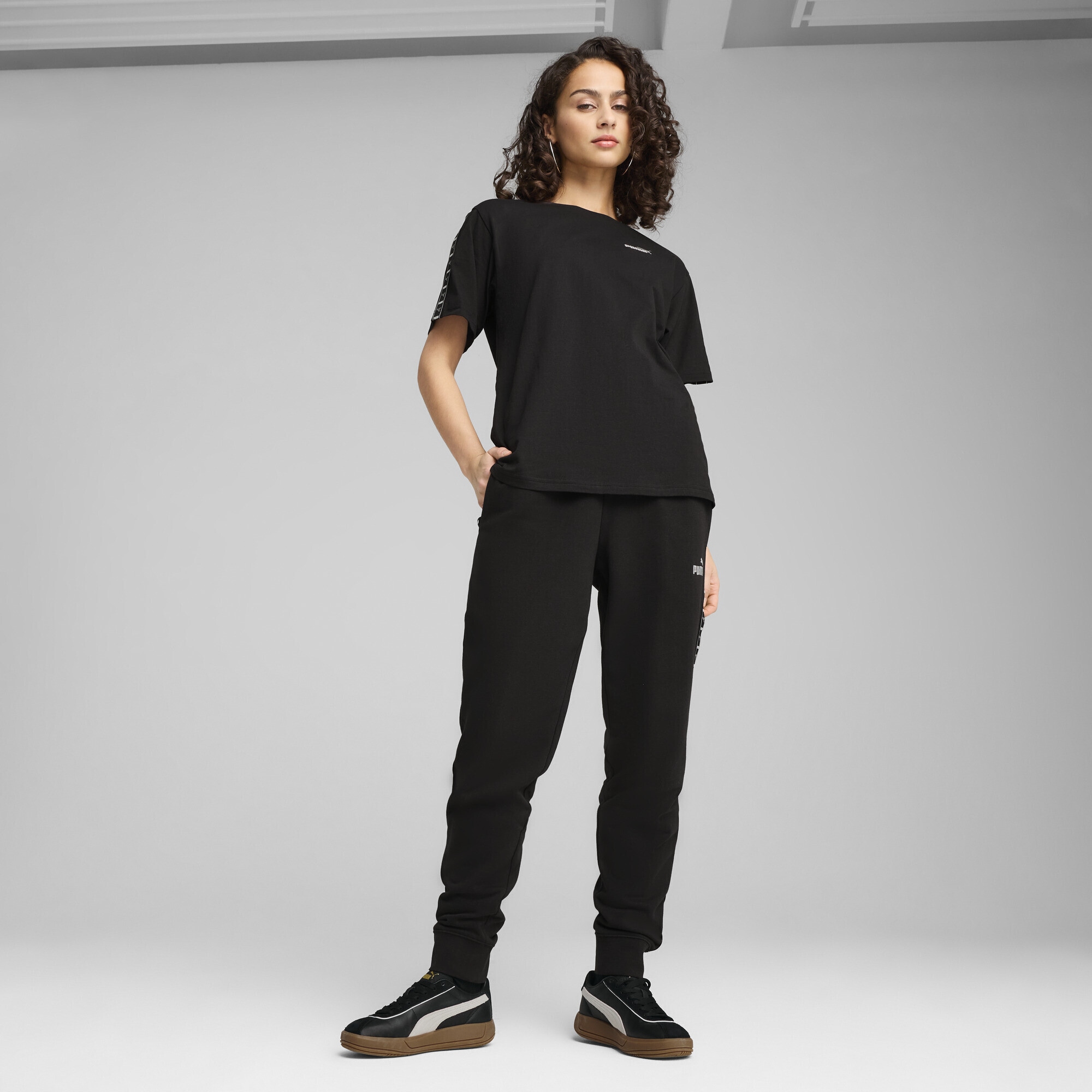 PUMA T-Shirt »ESS TAPE Relaxed Fit T-Shirt Damen«
