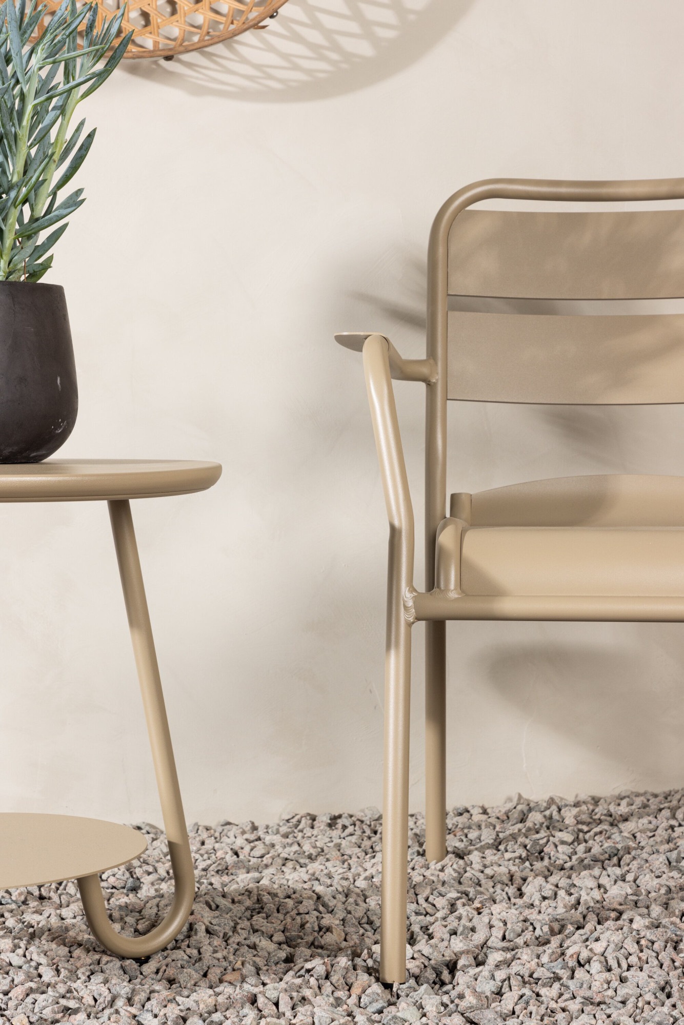 Venture Home Balkonset »Faro, kompaktes Café-Set für 2 Personen Ø 50 cm, Aluminium« Balkonset, beige, rund, Aluminium leicht, platzsparend, modern