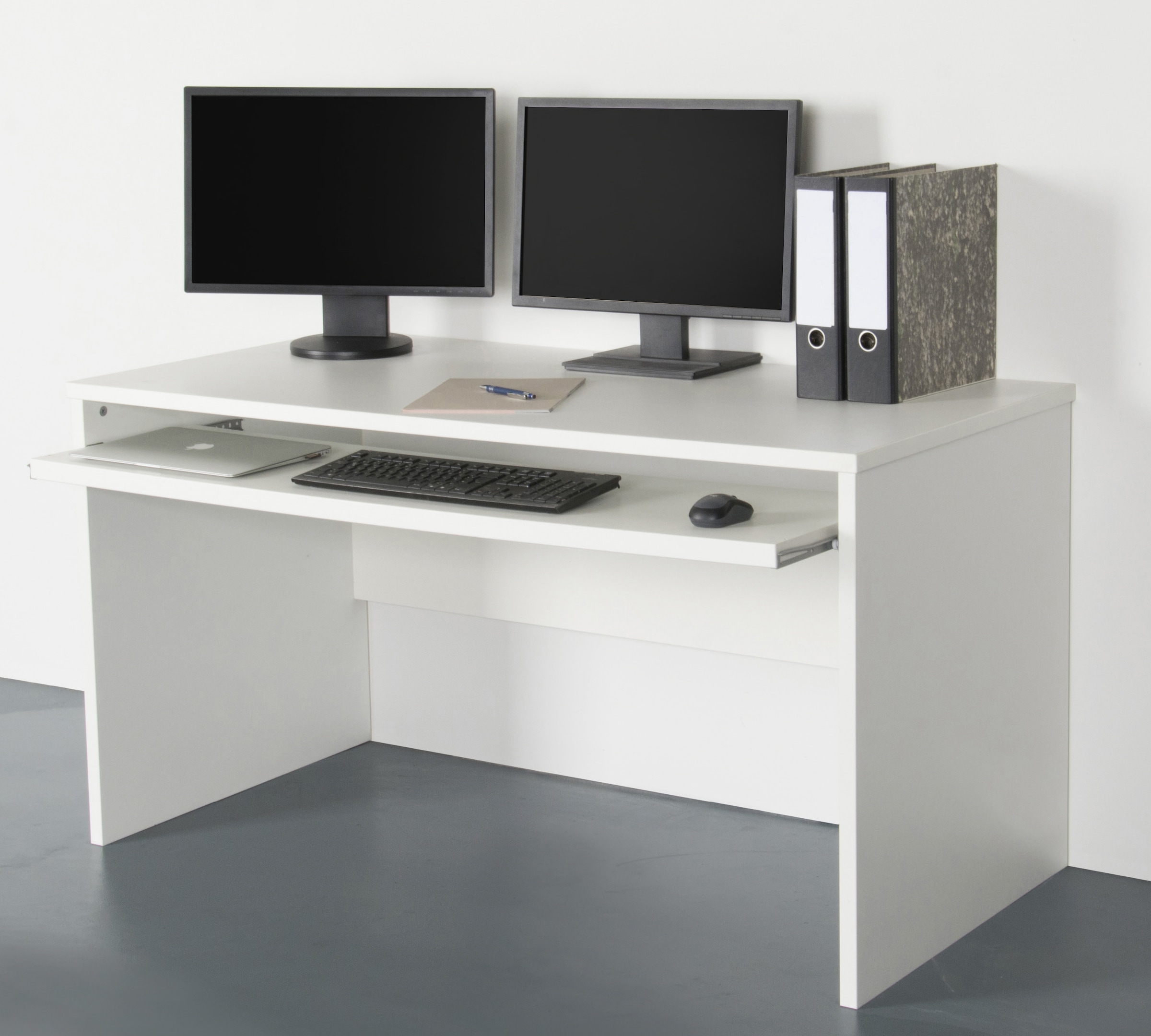 VOGL Möbelfabrik Schreibtisch »Barrie«, 2-farbiger Tablarauszug, Breite 137 cm, Made in Germany