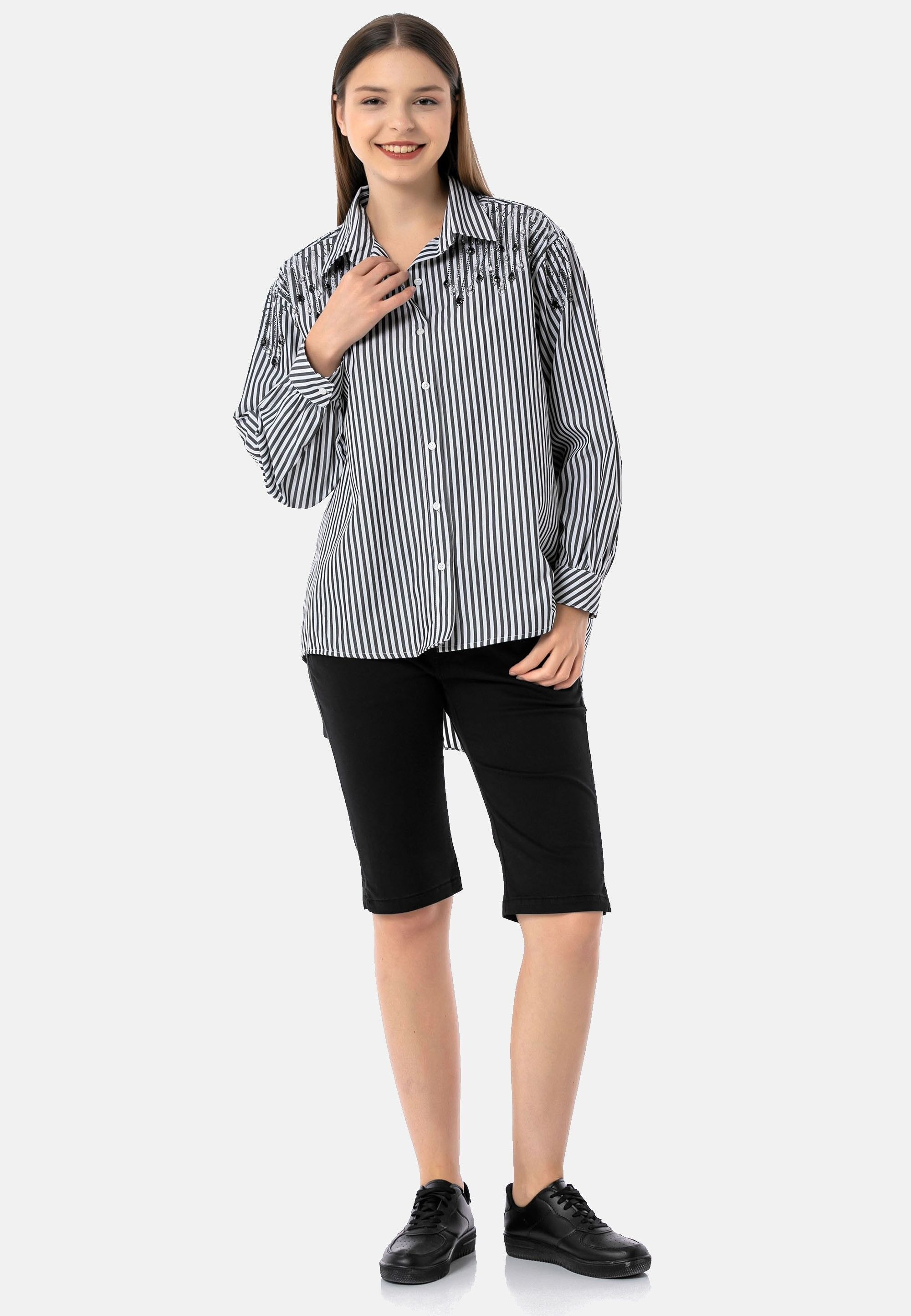 Cipo & Baxx »WH122« 1 leicht oversized Passform und verlängertem Rücken
