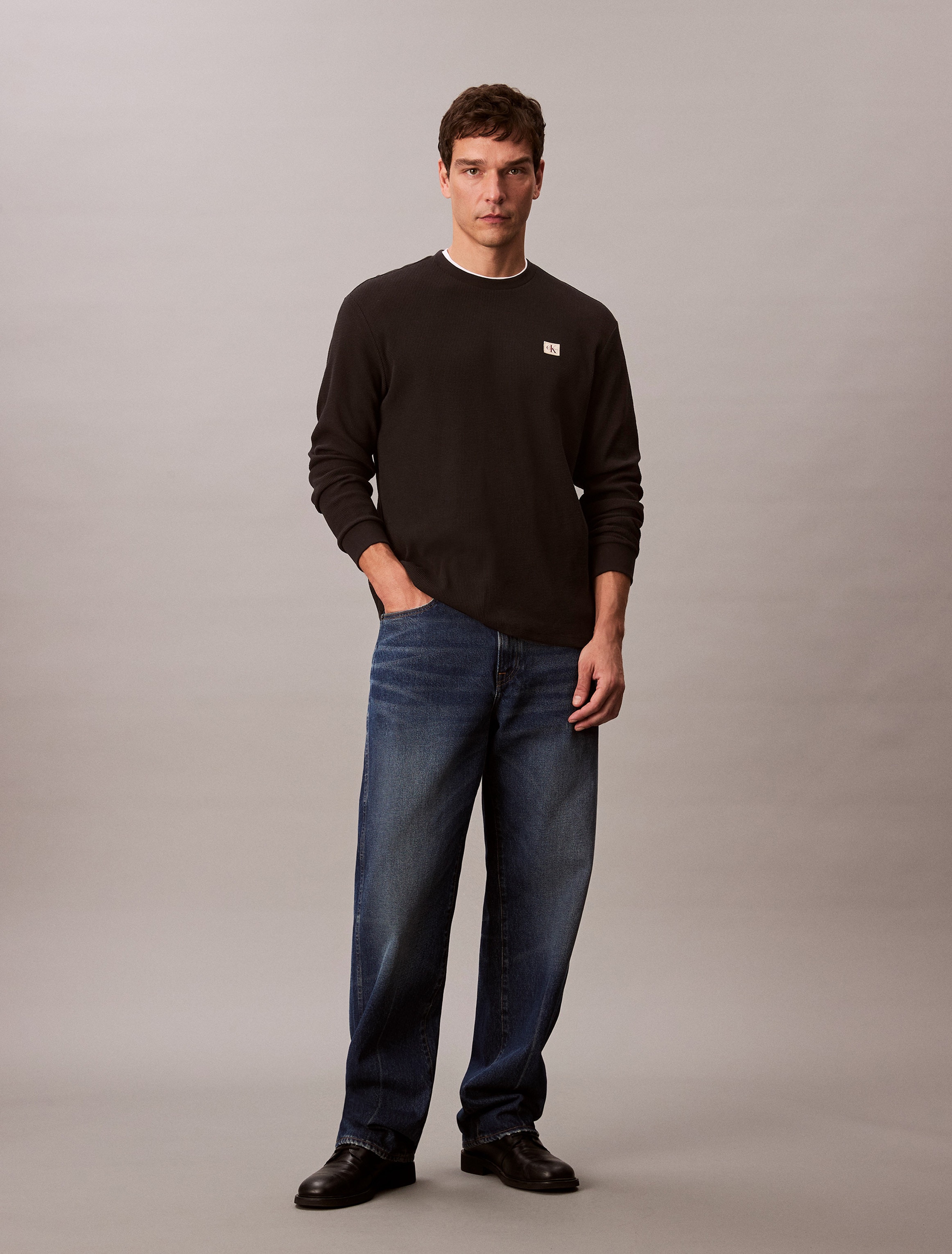 Calvin Klein Jeans Langarmshirt »LS WAFFLE BADGE CREWNK TEE«, Mit Rundhalsausschnitt