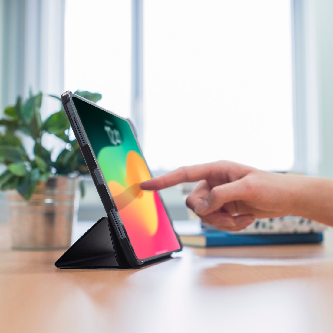 Hama Tablet-Hülle »Tablet Case für Apple iPad Pro 11" (2024), Schwarz«, robustes Material, mit Standfunktion und Magnetverschluss