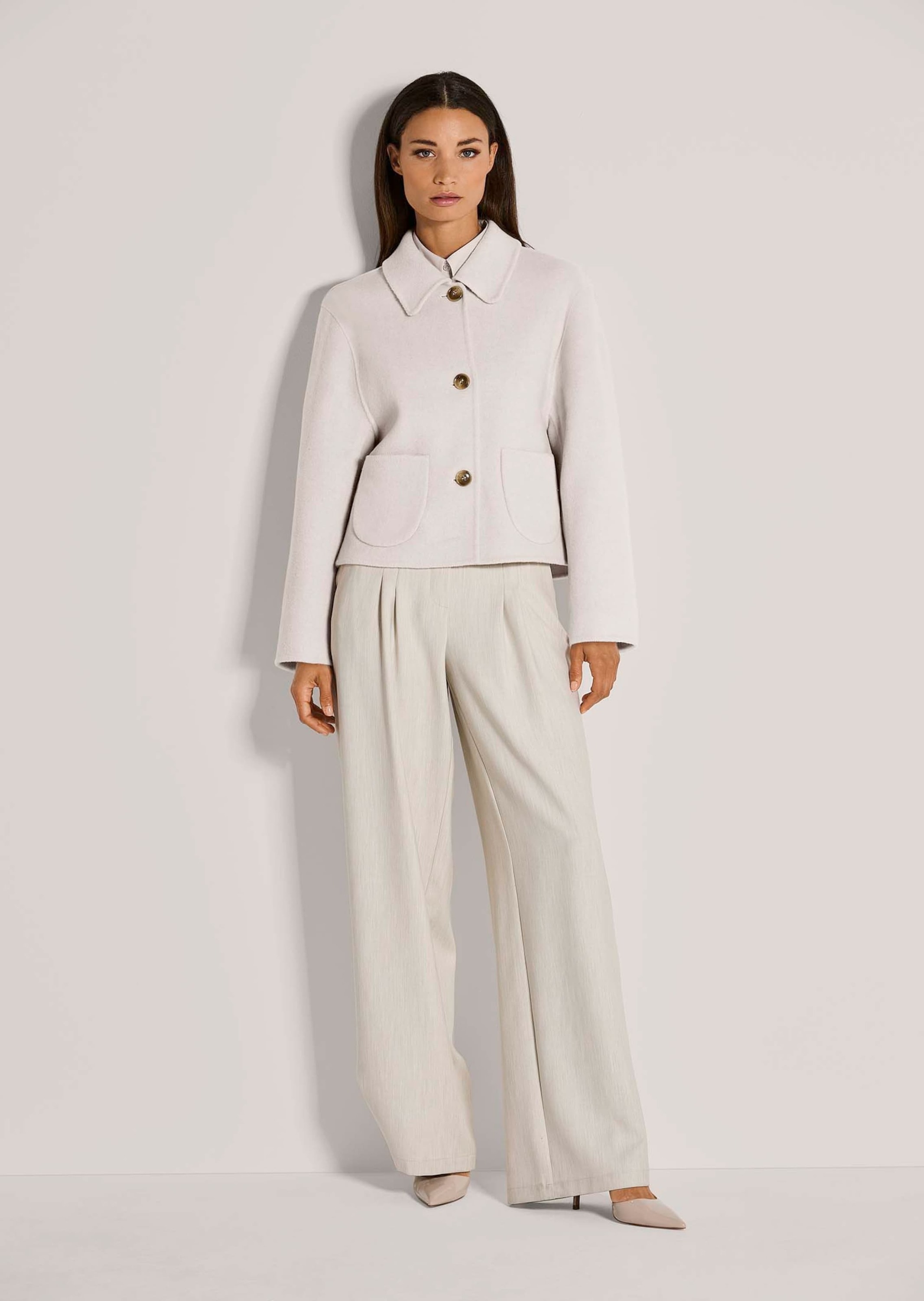 MADELEINE Kurzjacke »Kurzjacke Modische Jacke mit asymmetrischem Kragen«