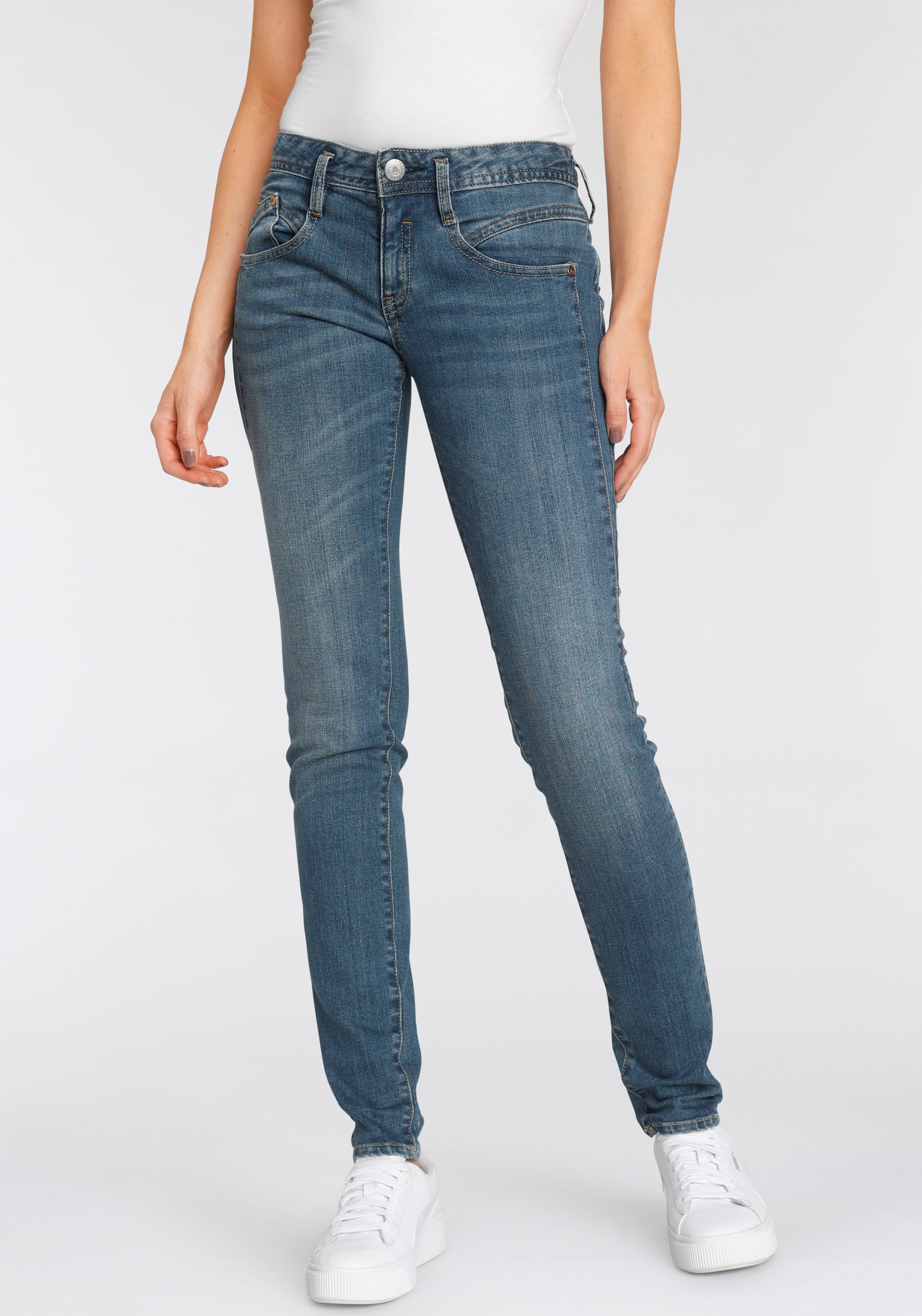 Slim-fit-Jeans »GINA RECYCLED DENIM«, mit seitlichem Keileinsatz