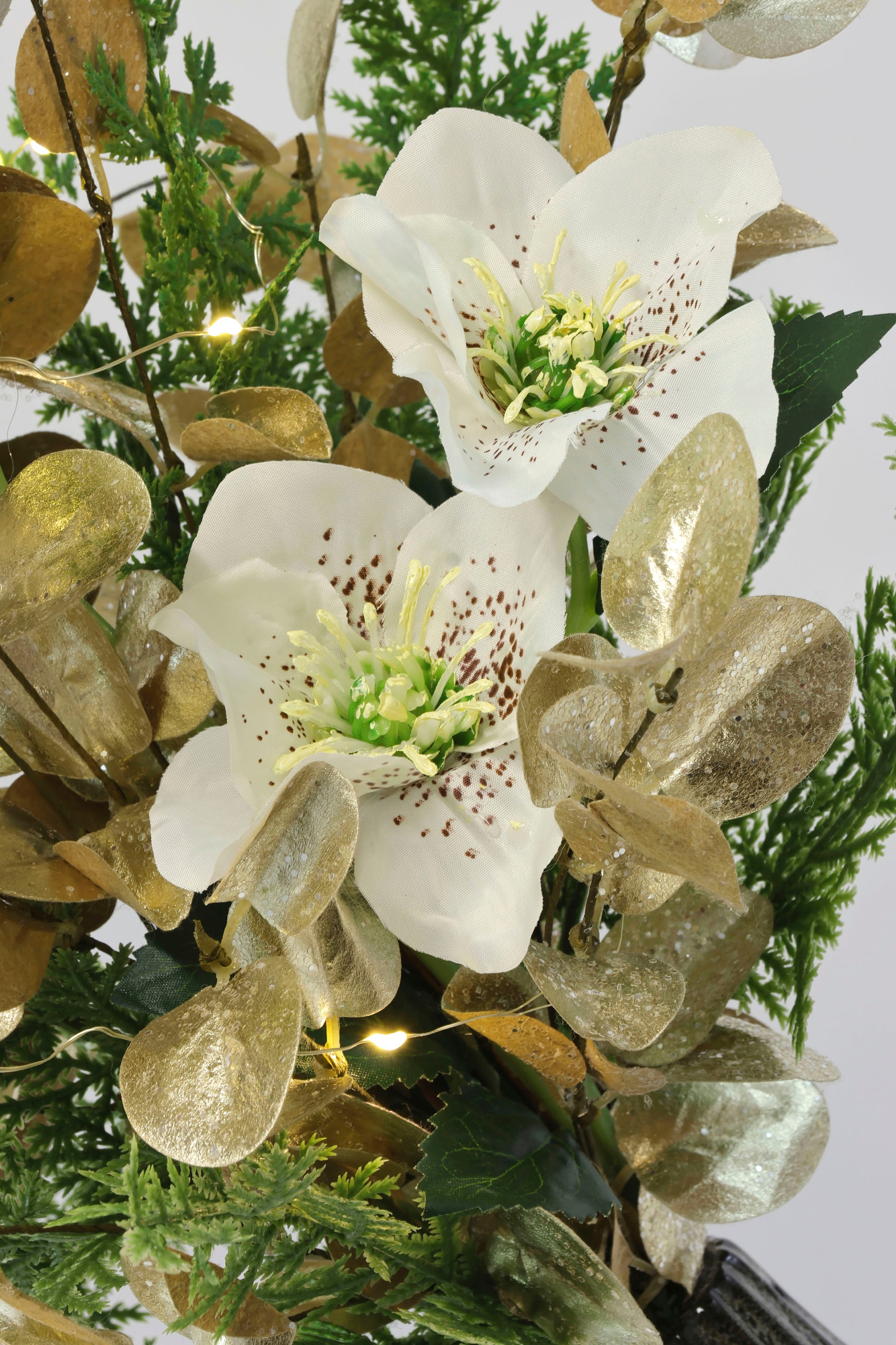 Eukalyptus, Koniferen I.GE.A. LED-Beleuchtung«, »mit aus Sale BAUR Kunstpflanze | Zweigen Winterliche Blumen-Arrangement, aus und im Vase Keramik, Weihnachtsdeko, Gesteck Amaryllis in Blüten,