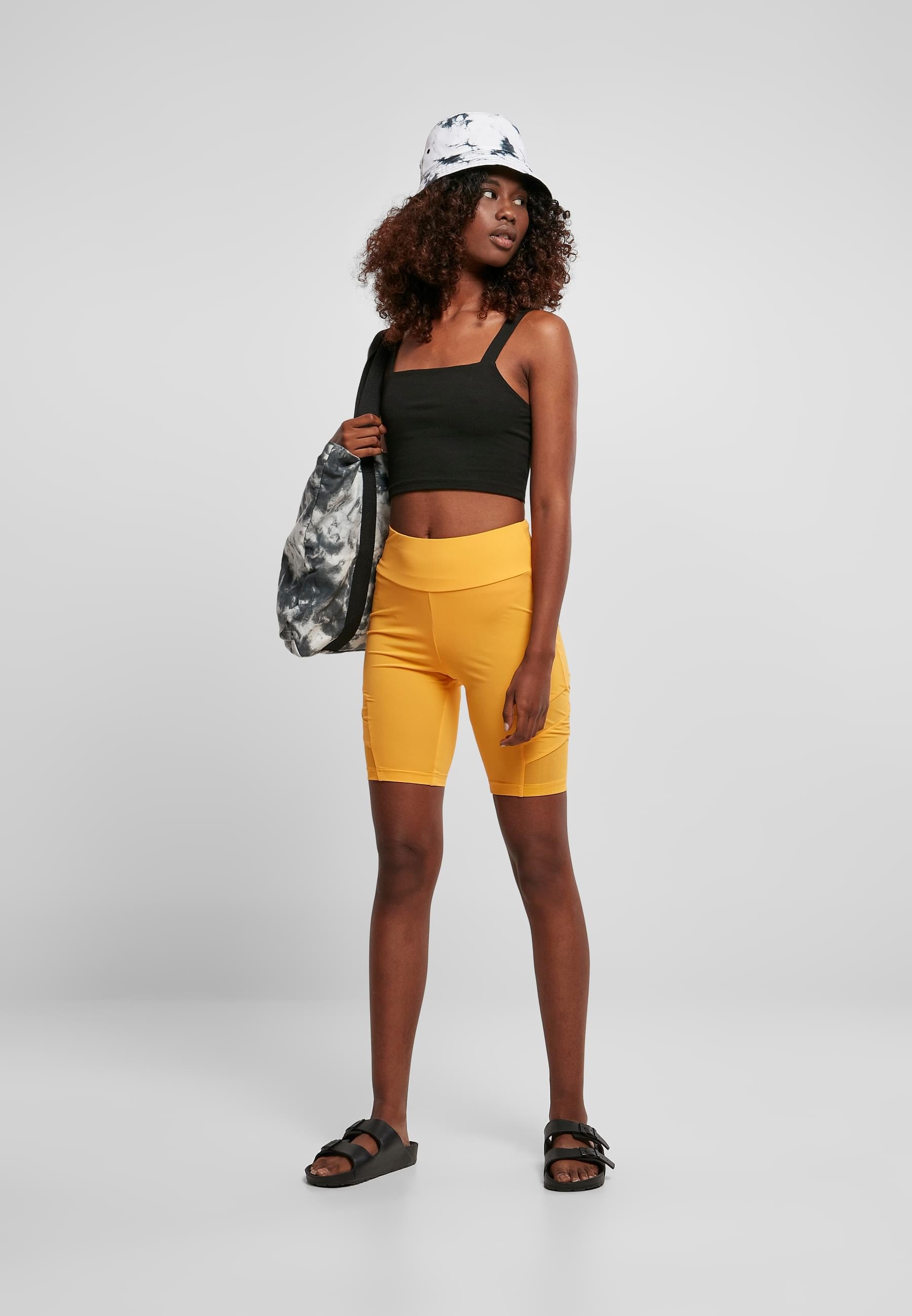 URBAN CLASSICS Stoffhose »Urban Classics Damen Ladies High Waist Tech Mesh Cycle Shorts«, (1 tlg.)
