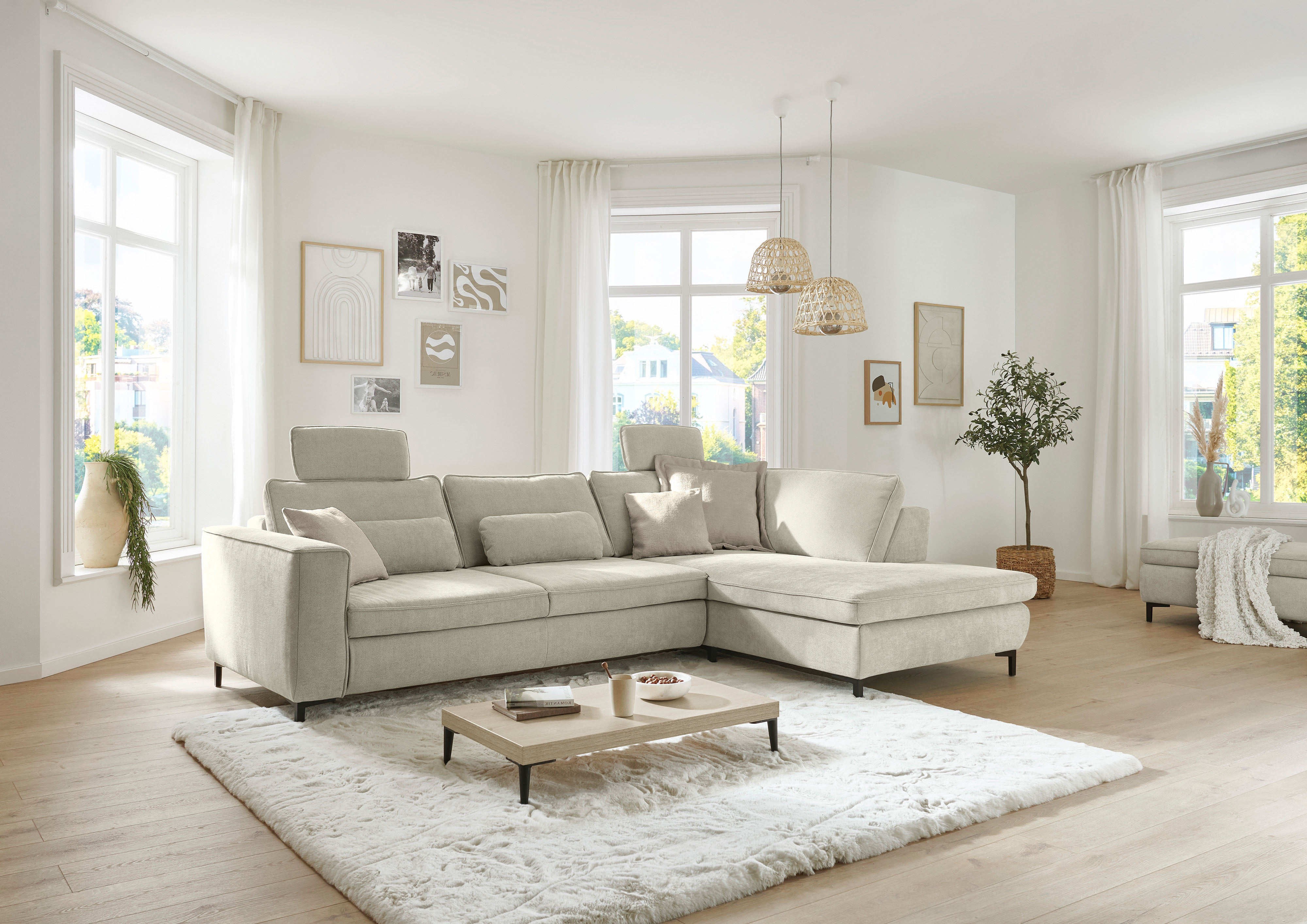 Die PlanBar Ecksofa "MP-IN24153, L-Form, Breite 289 cm" wahlweise mit Schlaffunktion und verstellbaren Kopfstützen