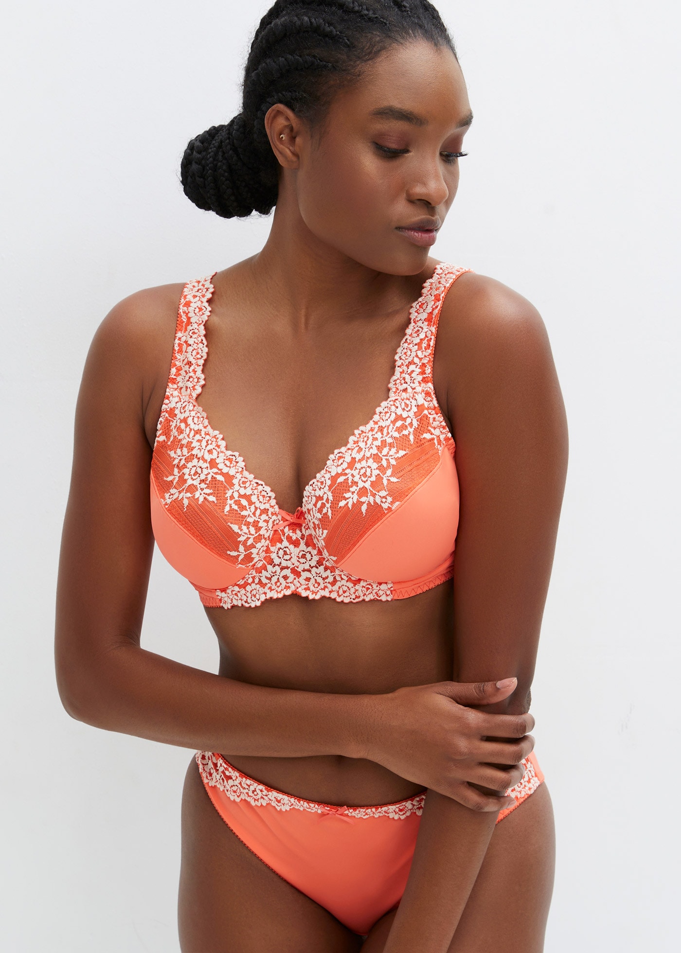 bonprix Büstenhebe »Bügel-BH mit zarter Spitze (2er Pack)« Packung, 2, 2 tlg. Bügel-BH mit zarter Spitze (2er Pack)