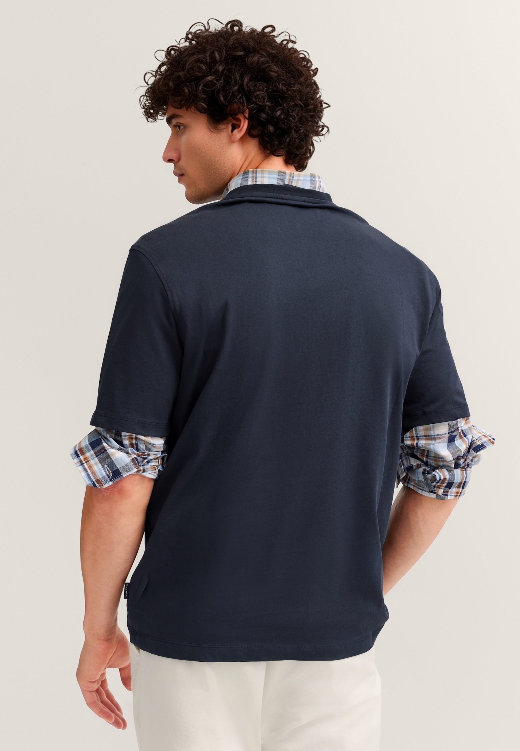 bugatti T-Shirt mit einem bugatti-Print