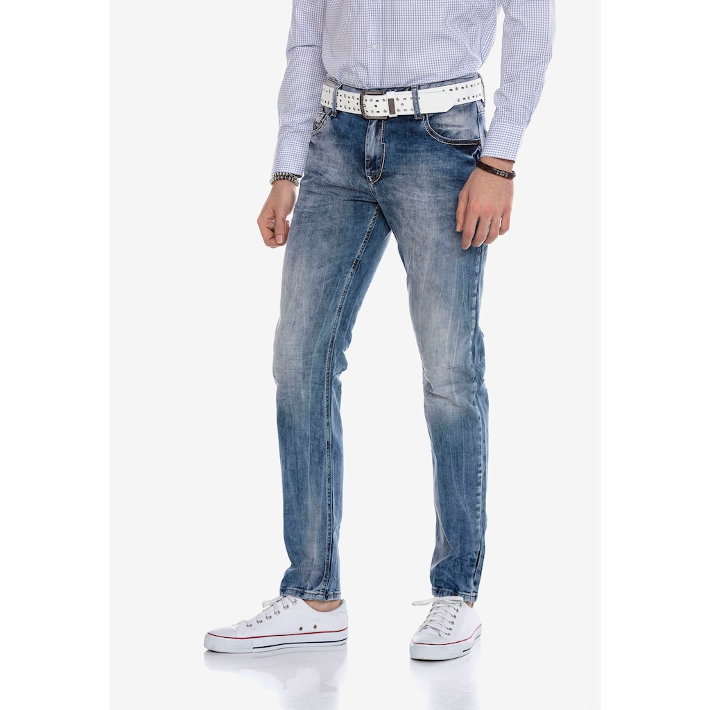 Cipo & Baxx Slim-fit-Jeans, im Slim-Fit Schnitt