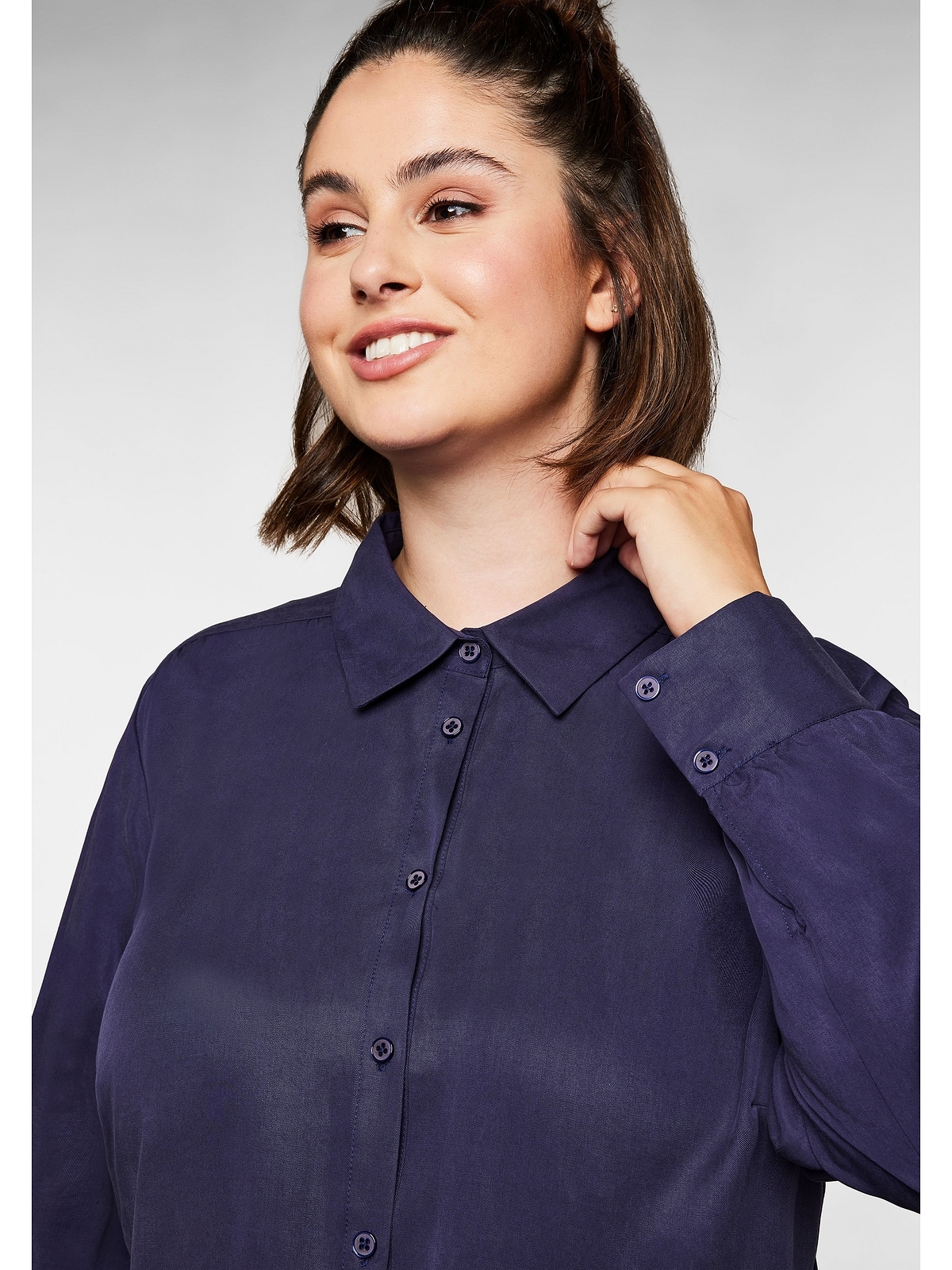 online Longbluse mit aus fließender BAUR Glanz bestellen »Große Qualität weich | Sheego feinem Größen«,