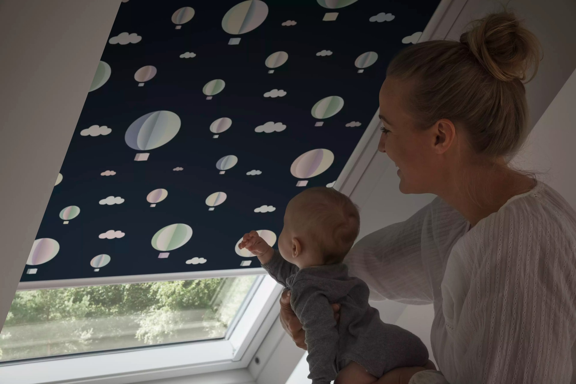 VELUX Verdunklungsrollo »DKL 4666SWL, Motiv: Kids Heißluftballon«, verdunkelnd, ohne Bohren, in Führungsschienen, weiße Führungsschienen & Griffleiste